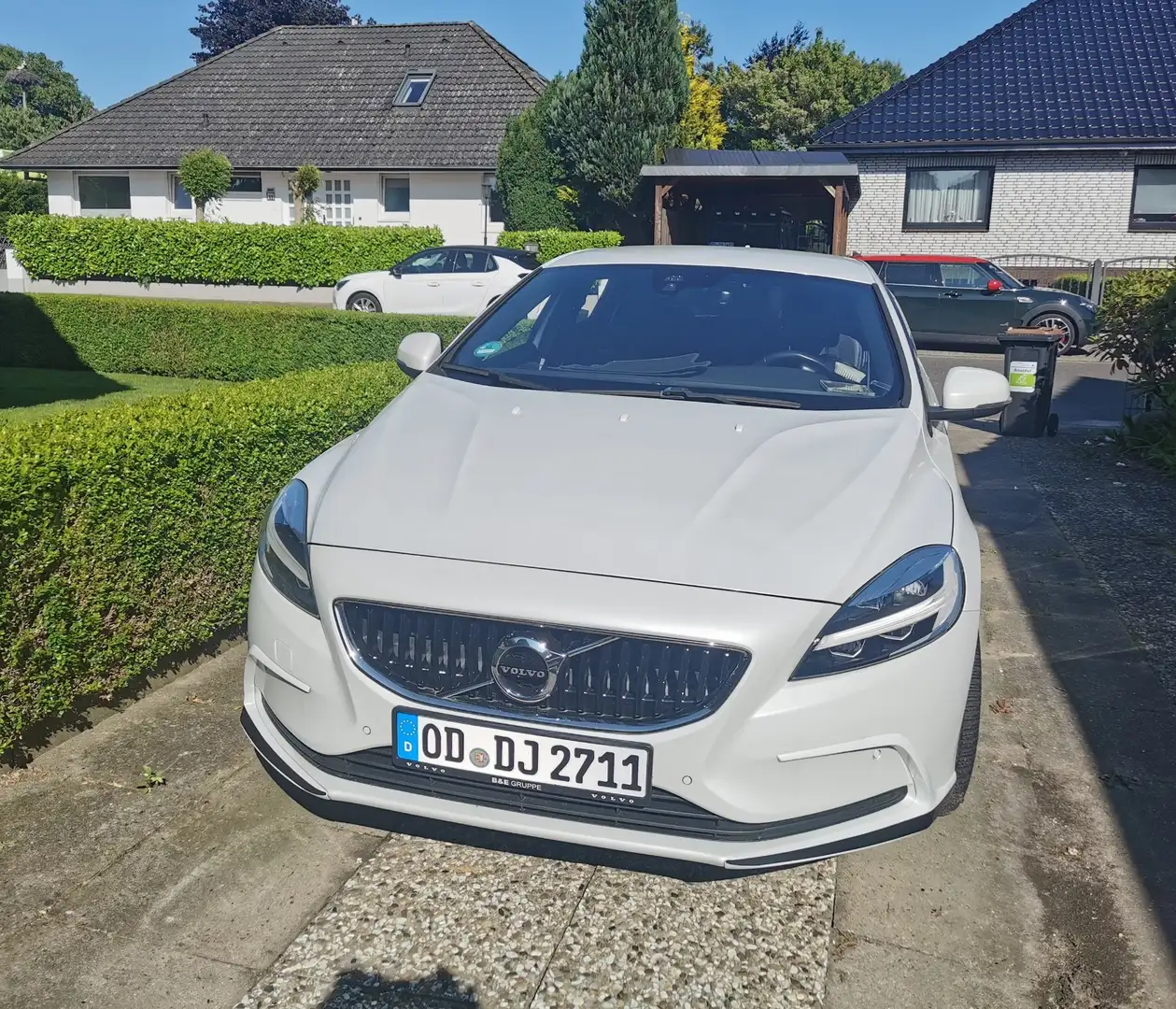 Volvo V40 Momentum Weiß - 1