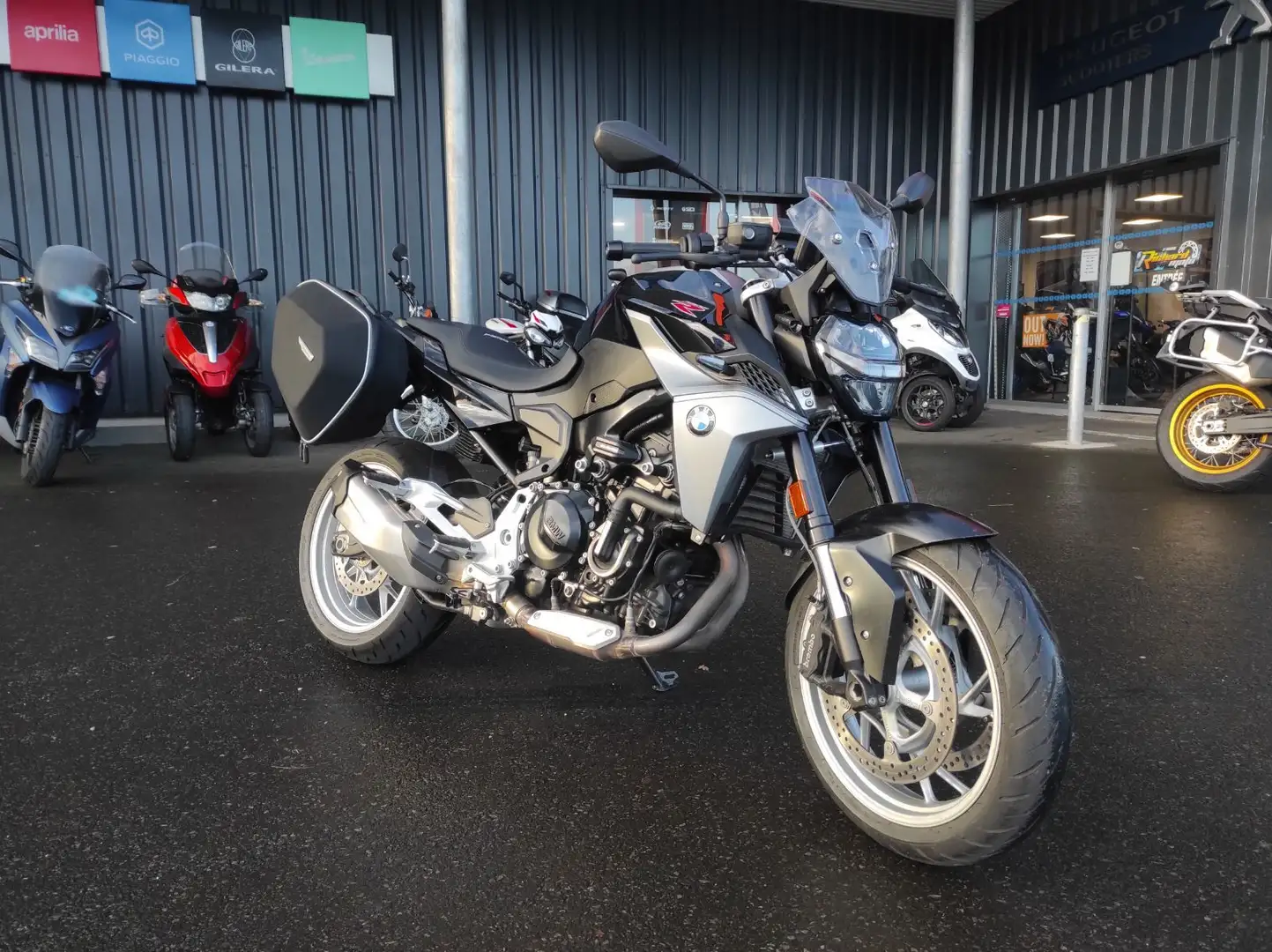 BMW F 900 R - 1