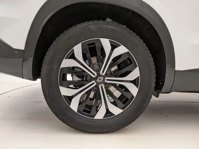 Renault Austral view 9
