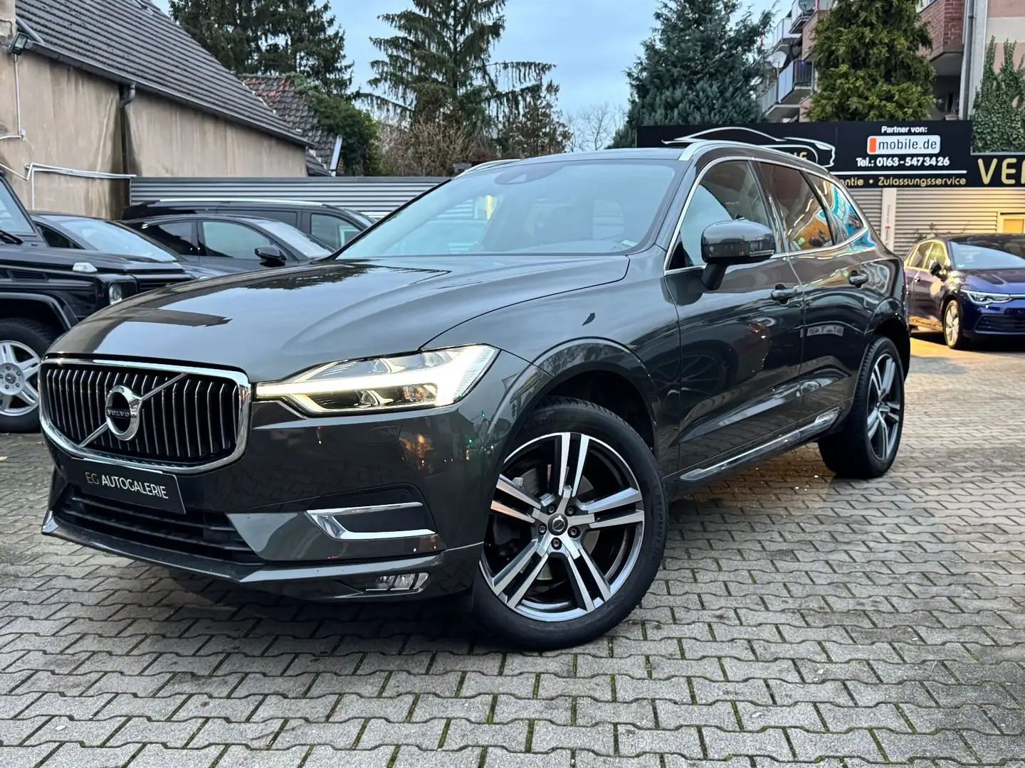 Volvo XC60 InscriptionAWD*Massage*Kamera*Bowers&Wilkin Grau - 2