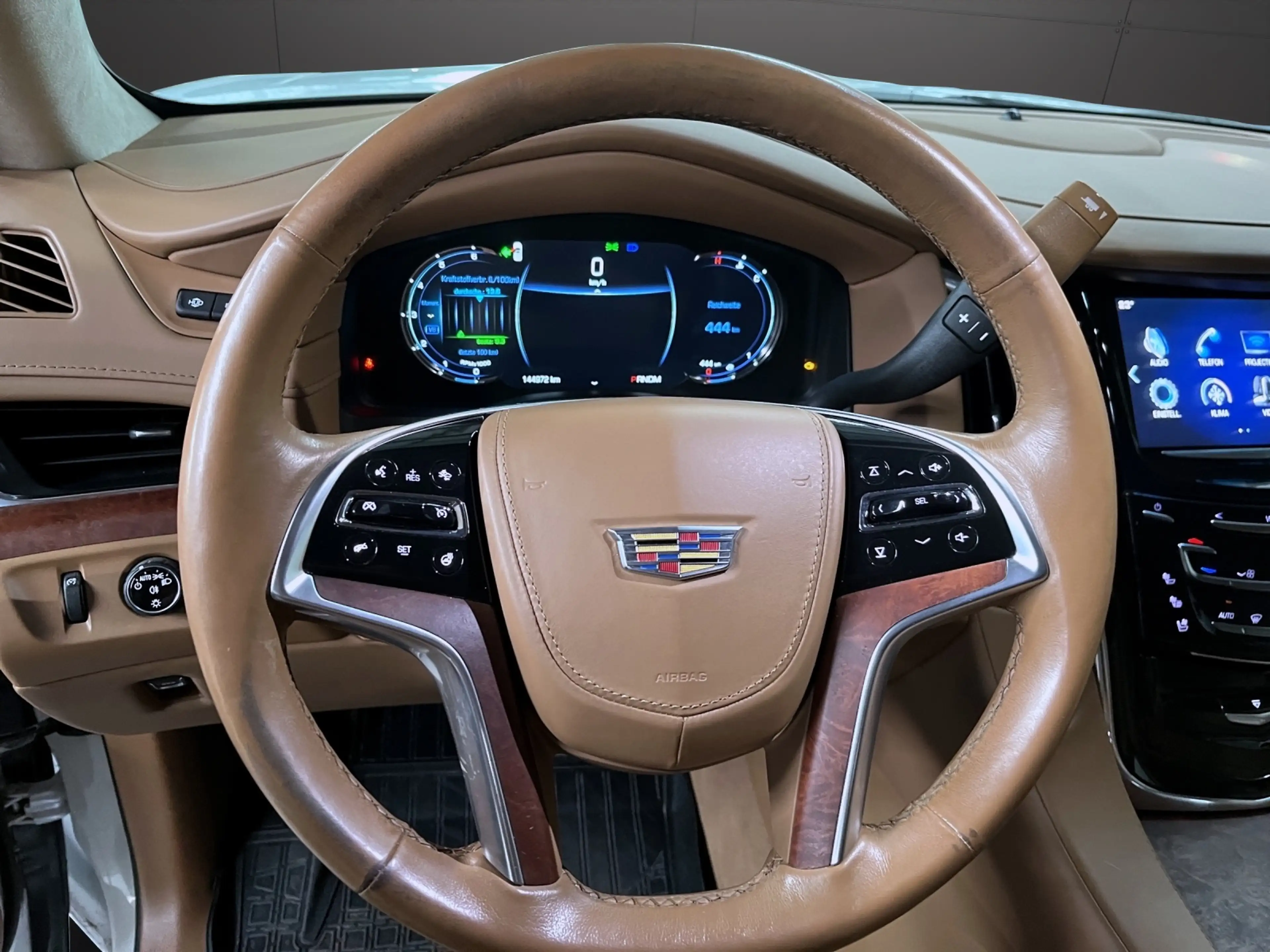 Cadillac Escalade GMT K2XL Platinum ESV — photo 10