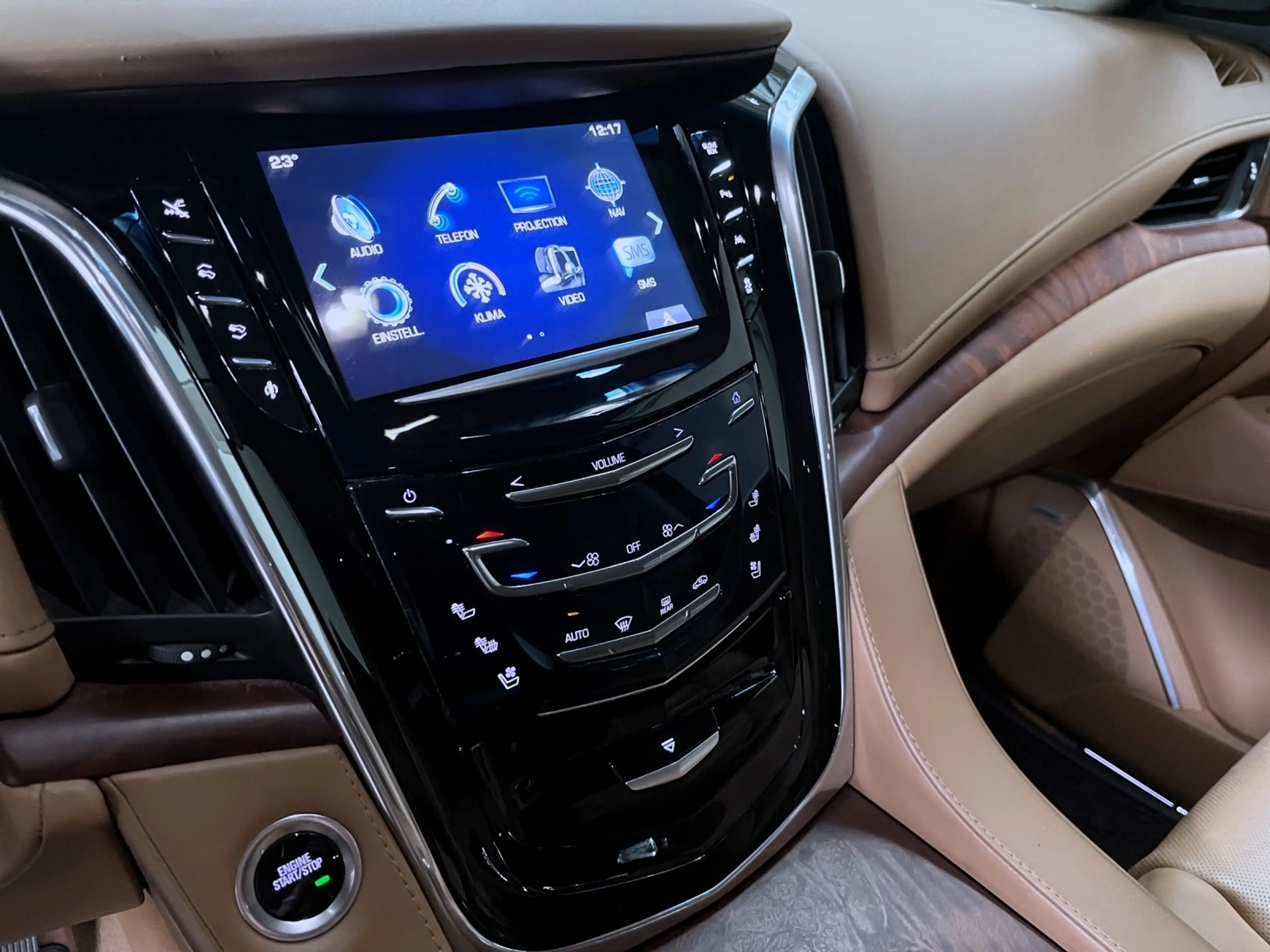 Cadillac Escalade GMT K2XL Platinum ESV — photo 12