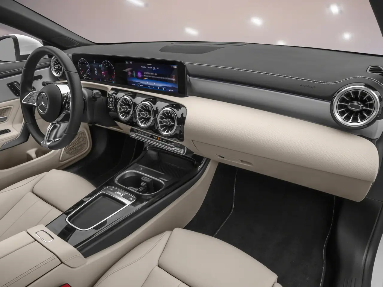 Mercedes-Benz CLA снимка Mercedes-Benz CLA