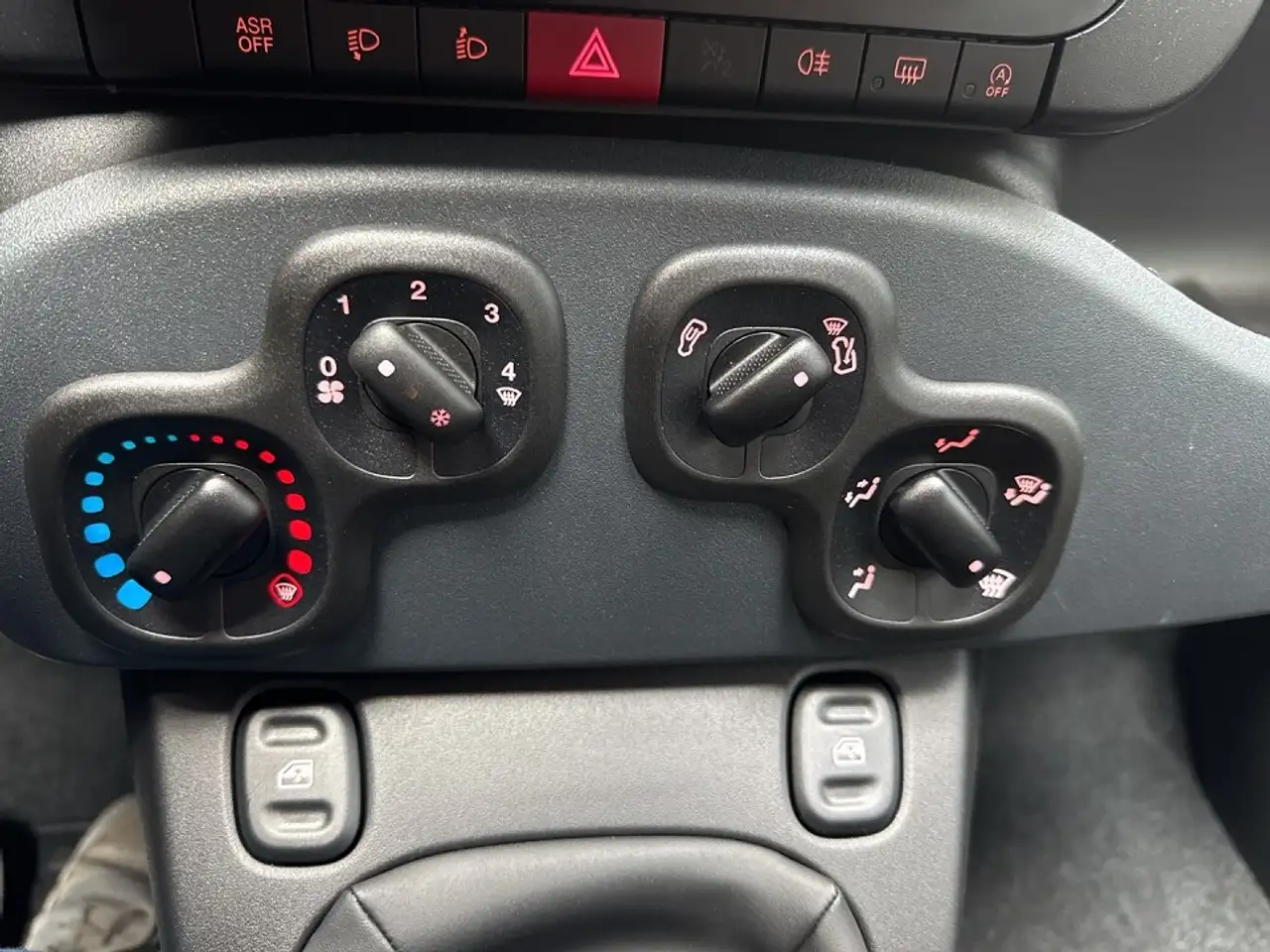 Fiat Panda 1.0 Hybrid 70PS Pandina 12