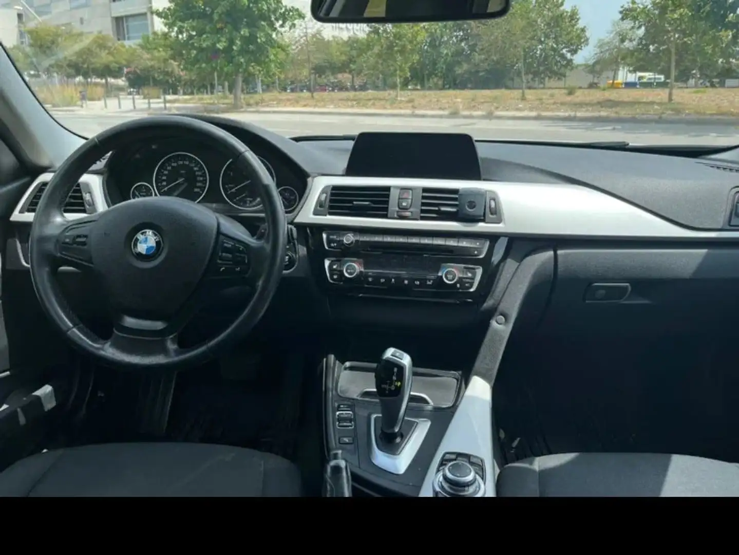BMW 318 318dA Touring Plateado - 1