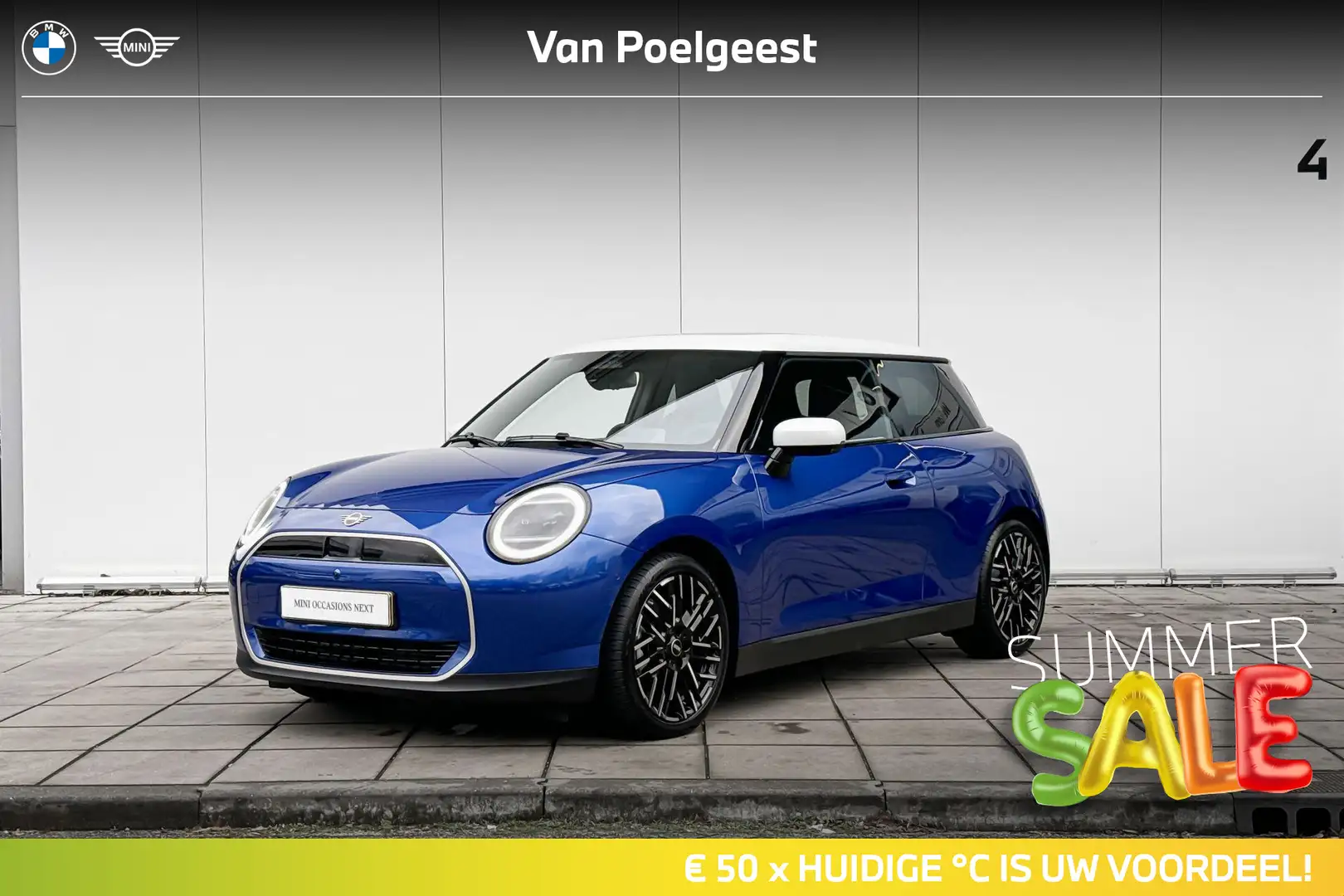 MINI Cooper E Favoured M 40.7 kWh | Summer Sale 50 Blauw - 1