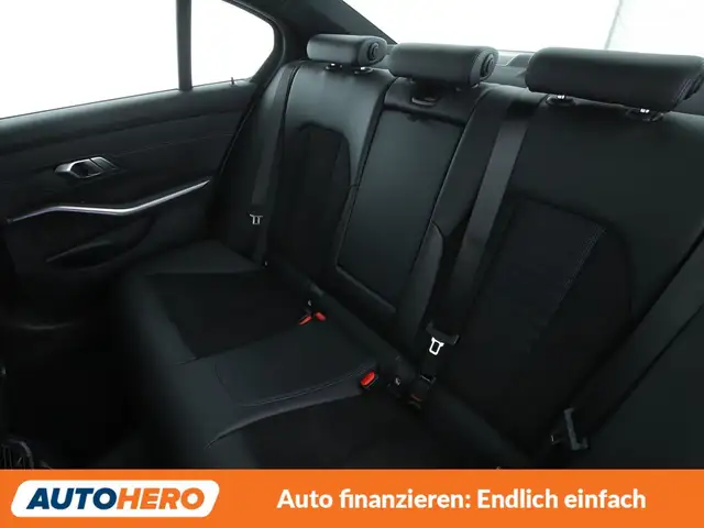 BMW 3 Series view 14