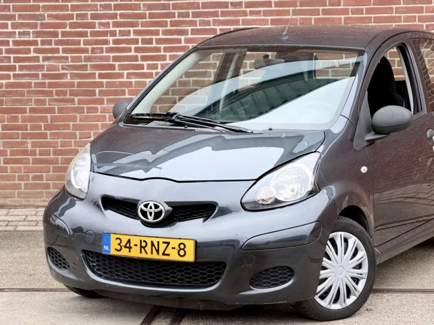 Toyota Aygo 1.0-12V Now |Airco |Nieuwe APK |Stuurbkr Grijs - 2