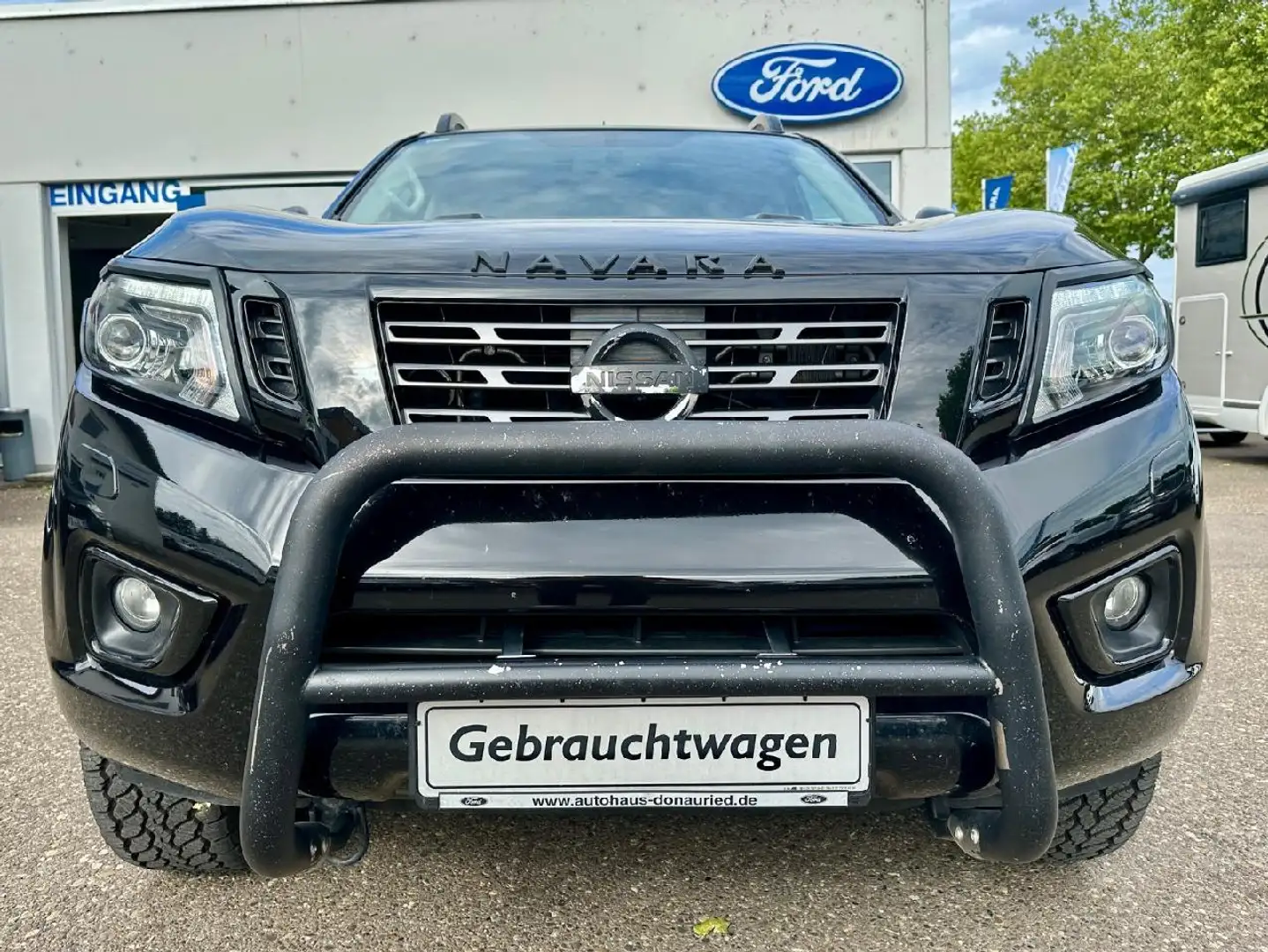 Nissan Navara N-Guard DoKa 4x4 Schwarz - 2