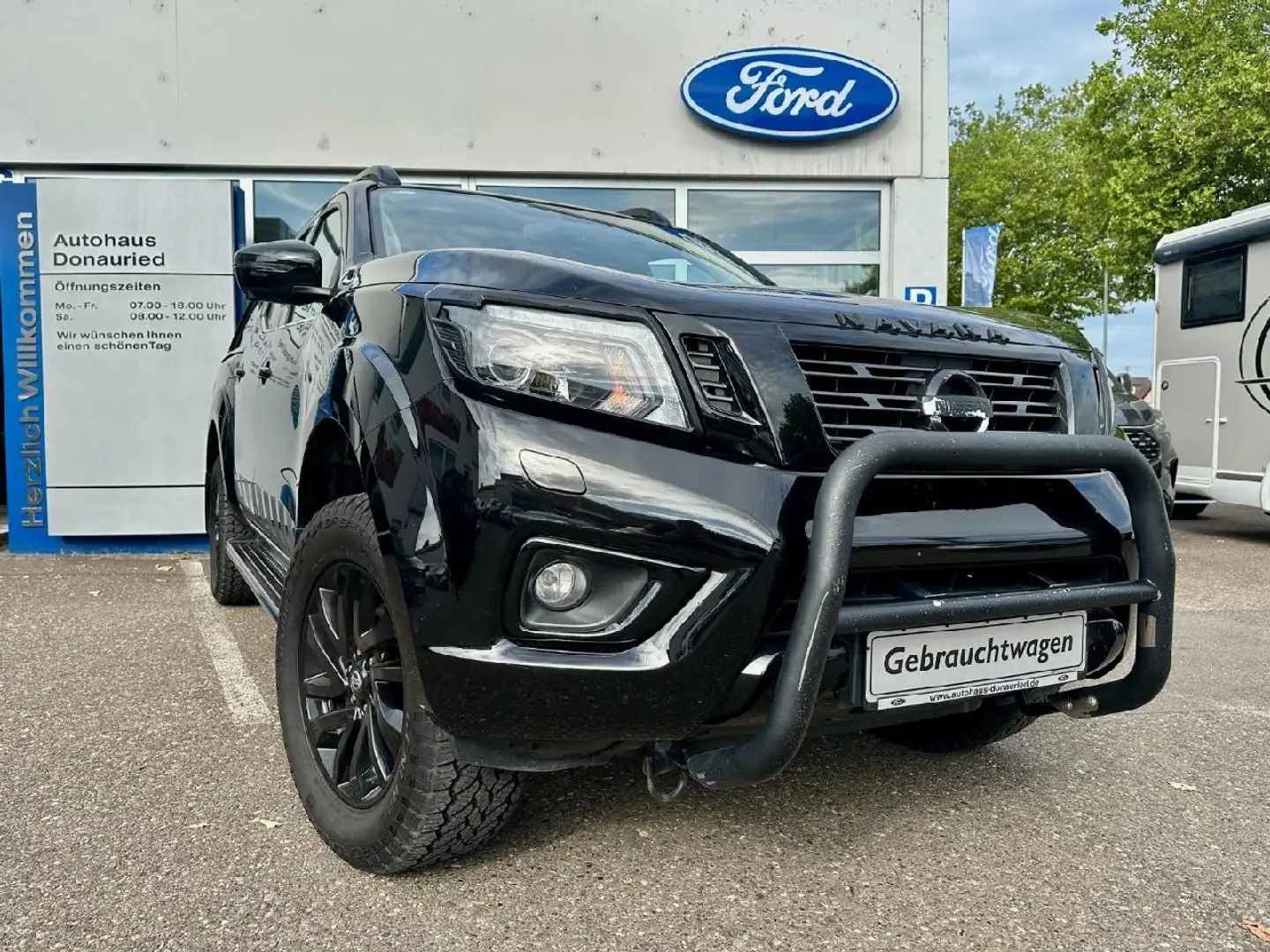 Nissan Navara N-Guard DoKa 4x4 Schwarz - 1