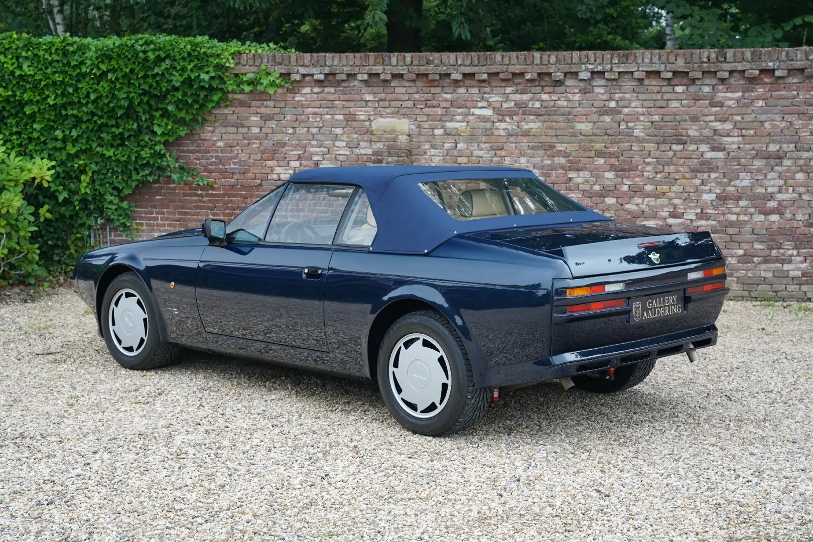 Aston Martin V8 VOLANTE ZAGATO Fully restored and revised, only 37 Modrá - 2