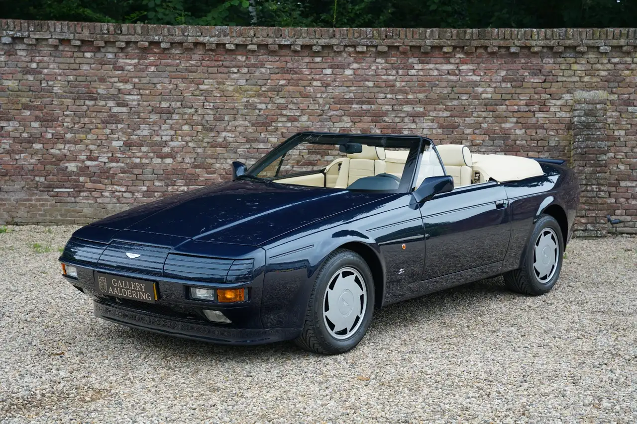 Aston Martin V8 Zagato Volante "379 kms since new" "379 kms since, foto 11