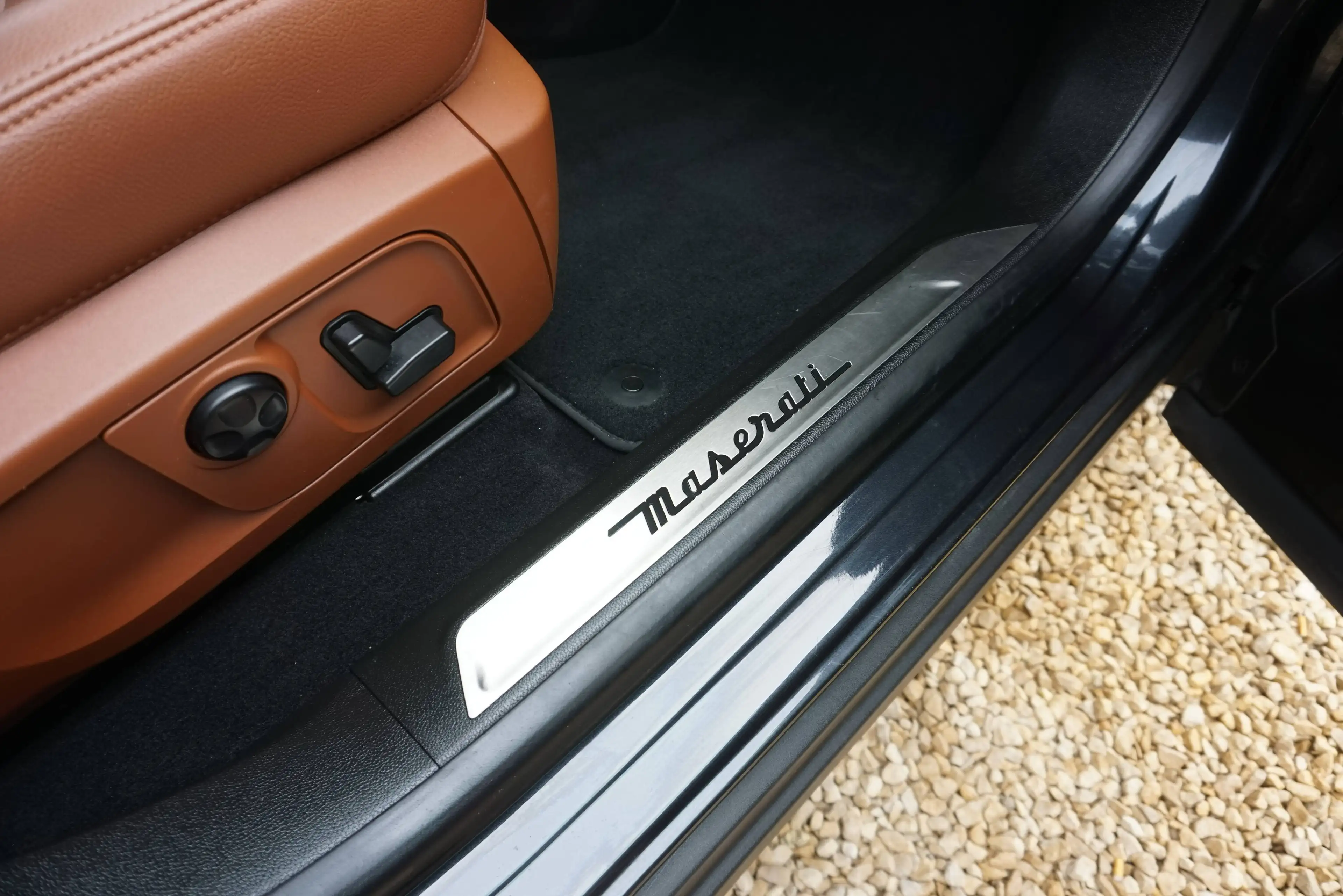 Maserati Levante 3.0 V6 TURBO AUTO PANO CAMERA CARNET MASERATI COMPLET — photo 14