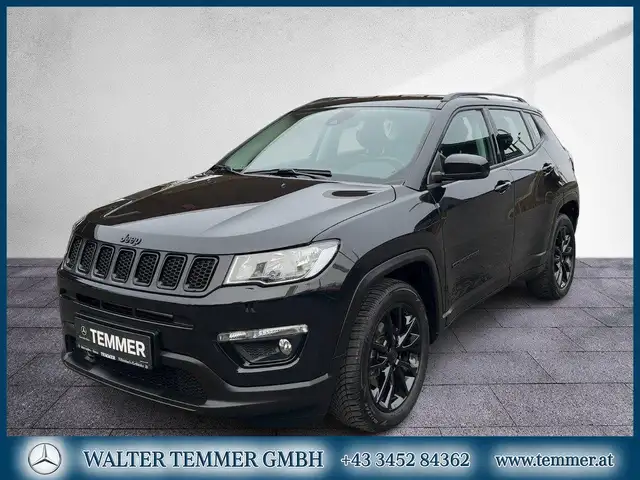 Jeep Compass 1,3 MultiAir Night LRHZG RKam SHZ Navi