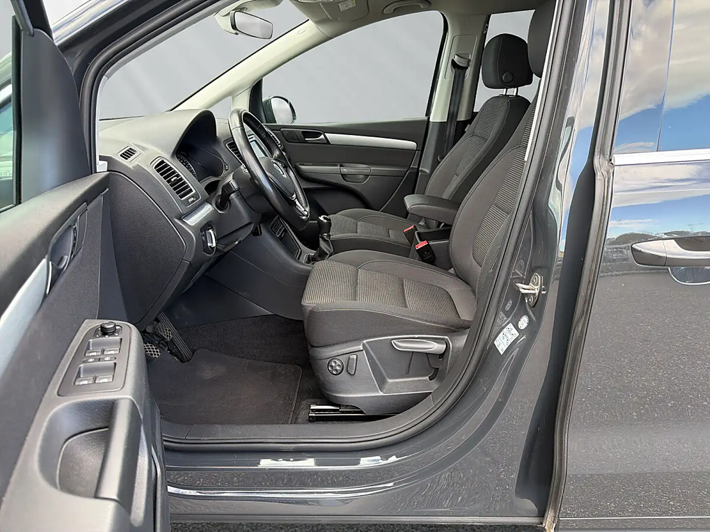 Volkswagen Sharan Comfortline SCR 2,0 TDI Grau - 2