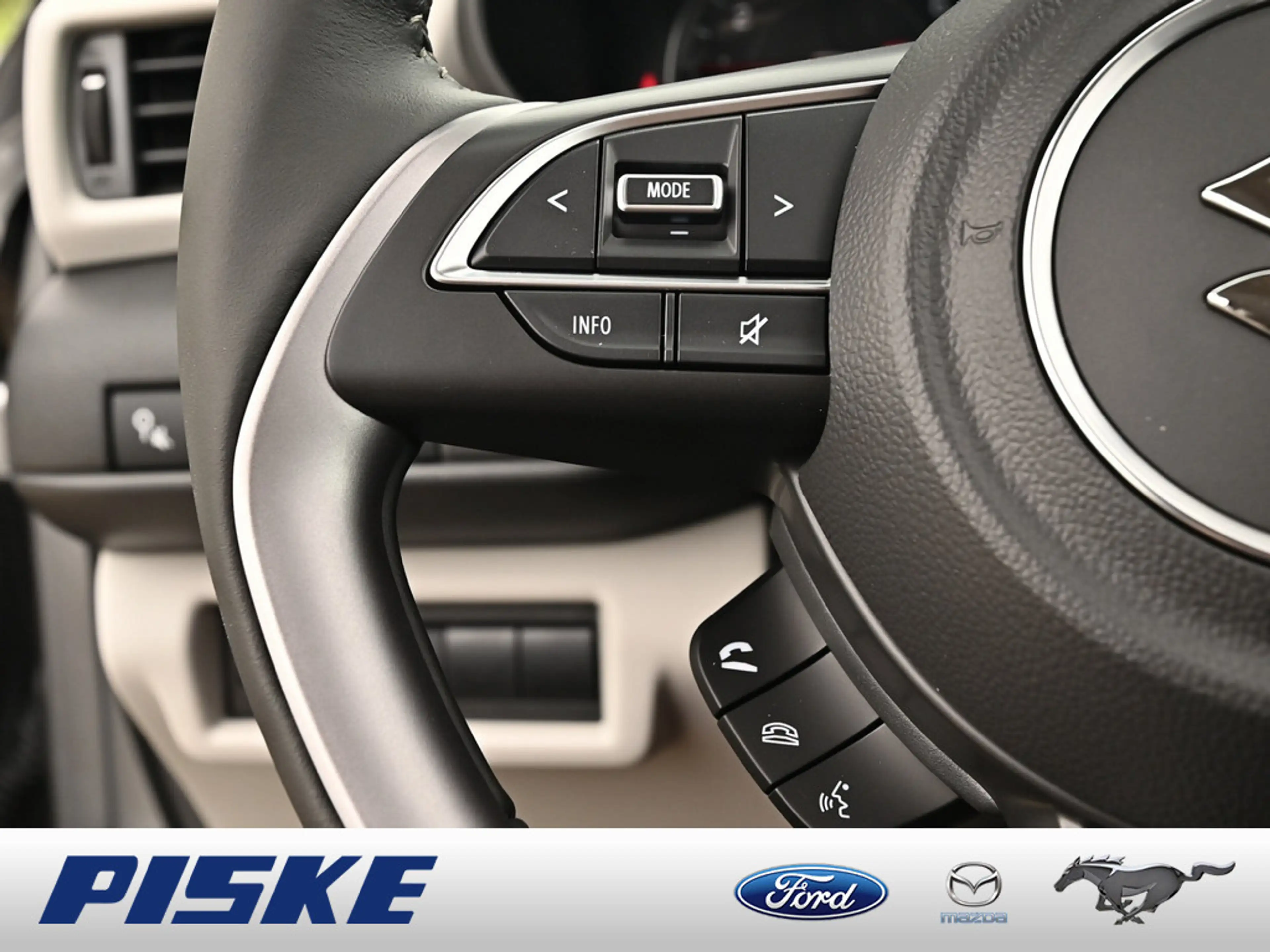 Suzuki Swift Comfort+ PDC SHZ KAMERA NAVI ACC LED — photo 15