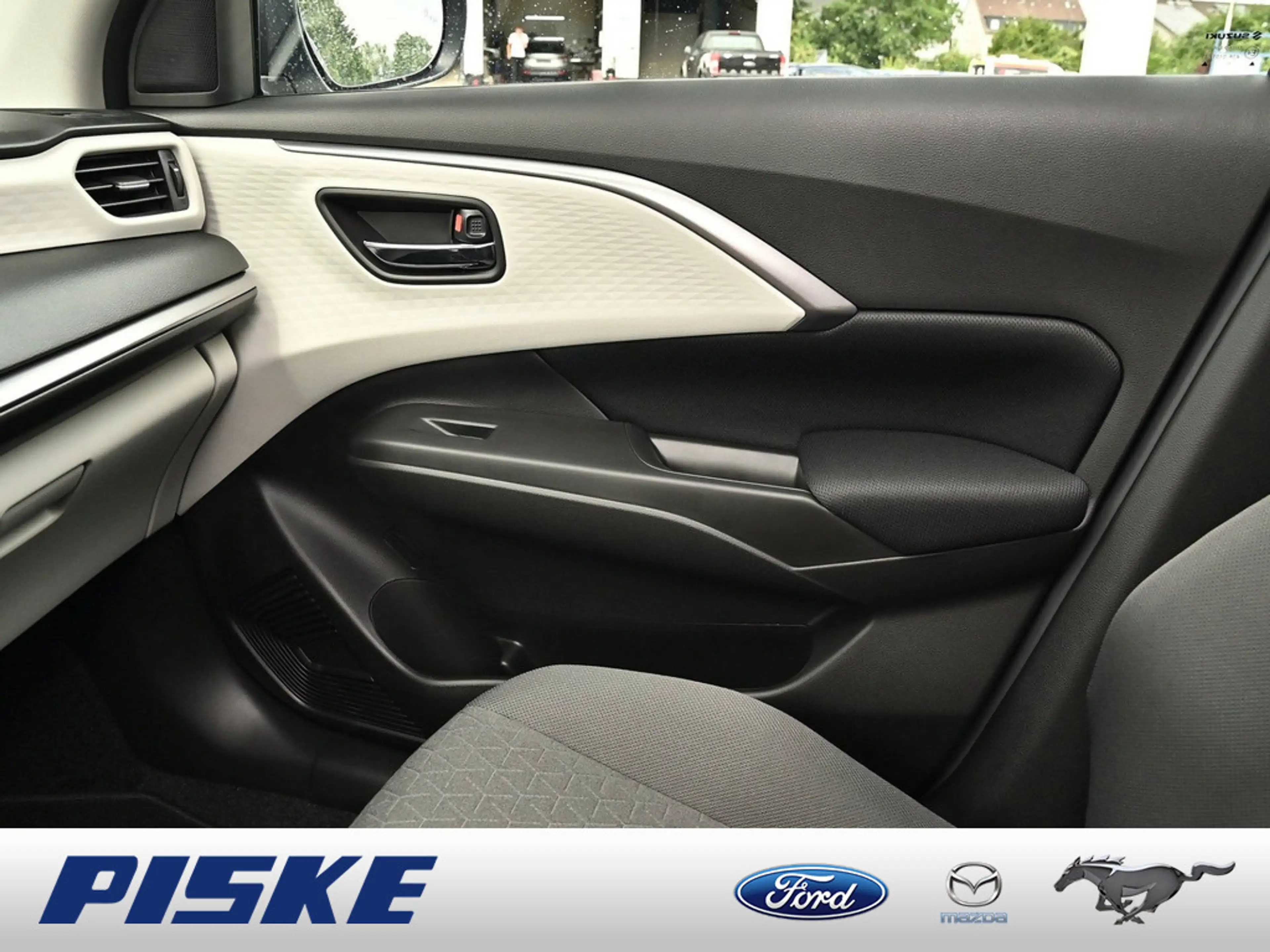 Suzuki Swift Comfort+ PDC SHZ KAMERA NAVI ACC LED — photo 13