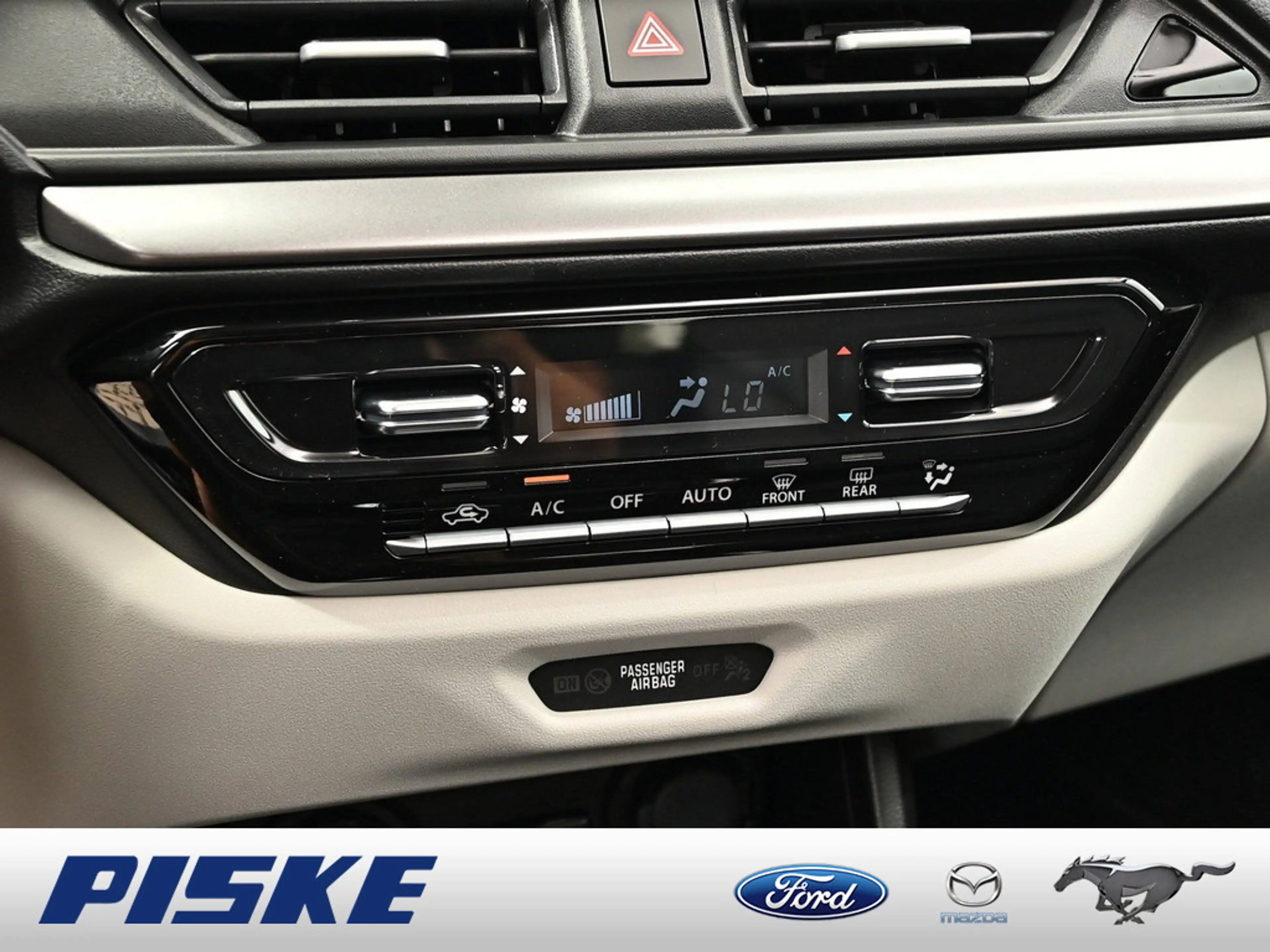 Suzuki Swift Comfort+ PDC SHZ KAMERA NAVI ACC LED — photo 11