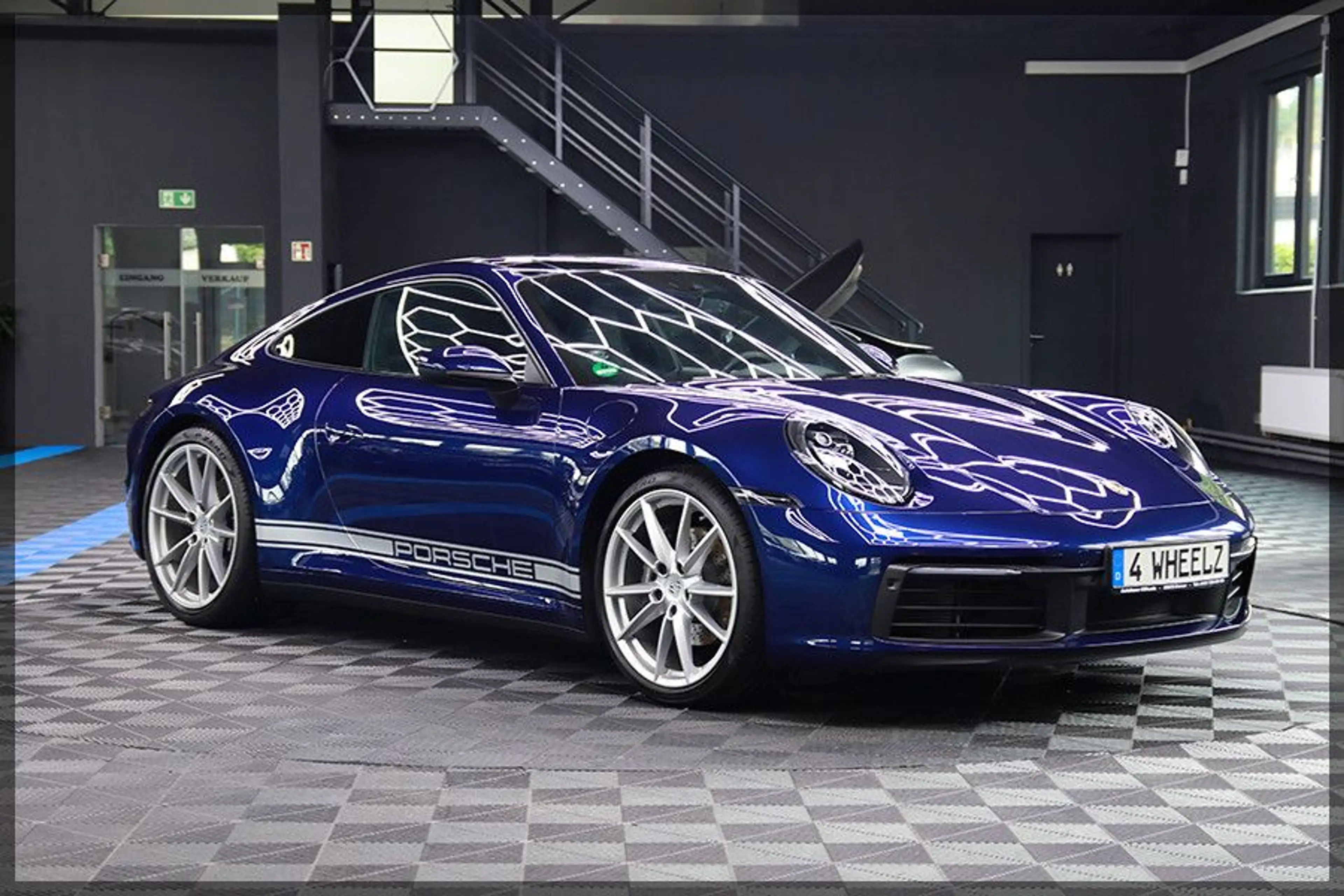 Porsche 911 992 Carrera PANO / CAM / NAVI