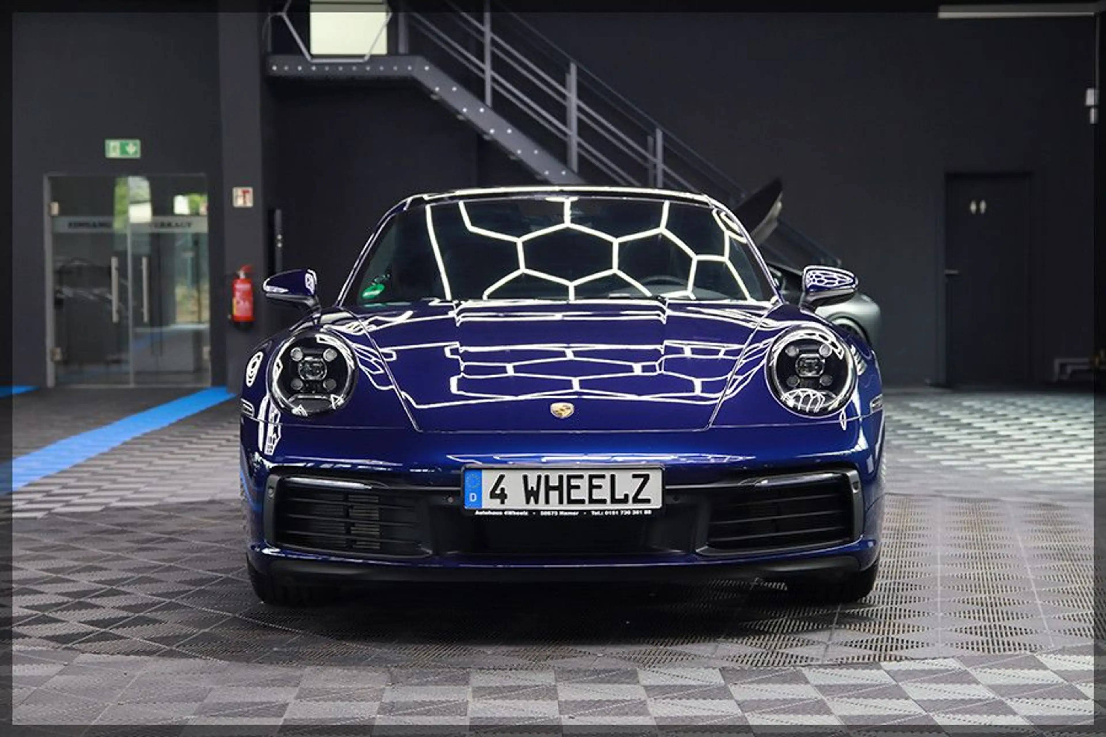 Porsche 911 992 Carrera PANO / CAM / NAVI — photo 3