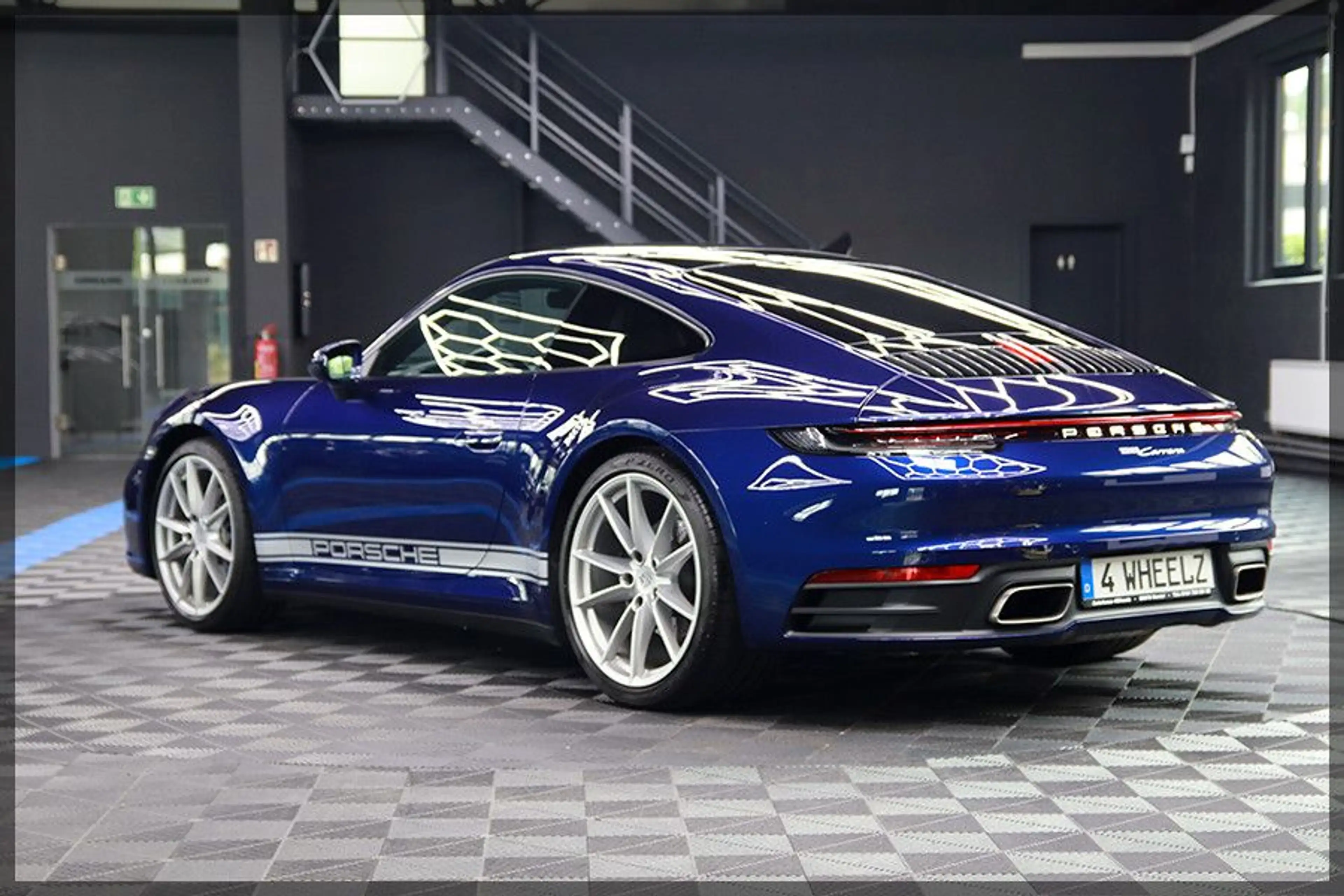 Porsche 911 992 Carrera PANO / CAM / NAVI — photo 6