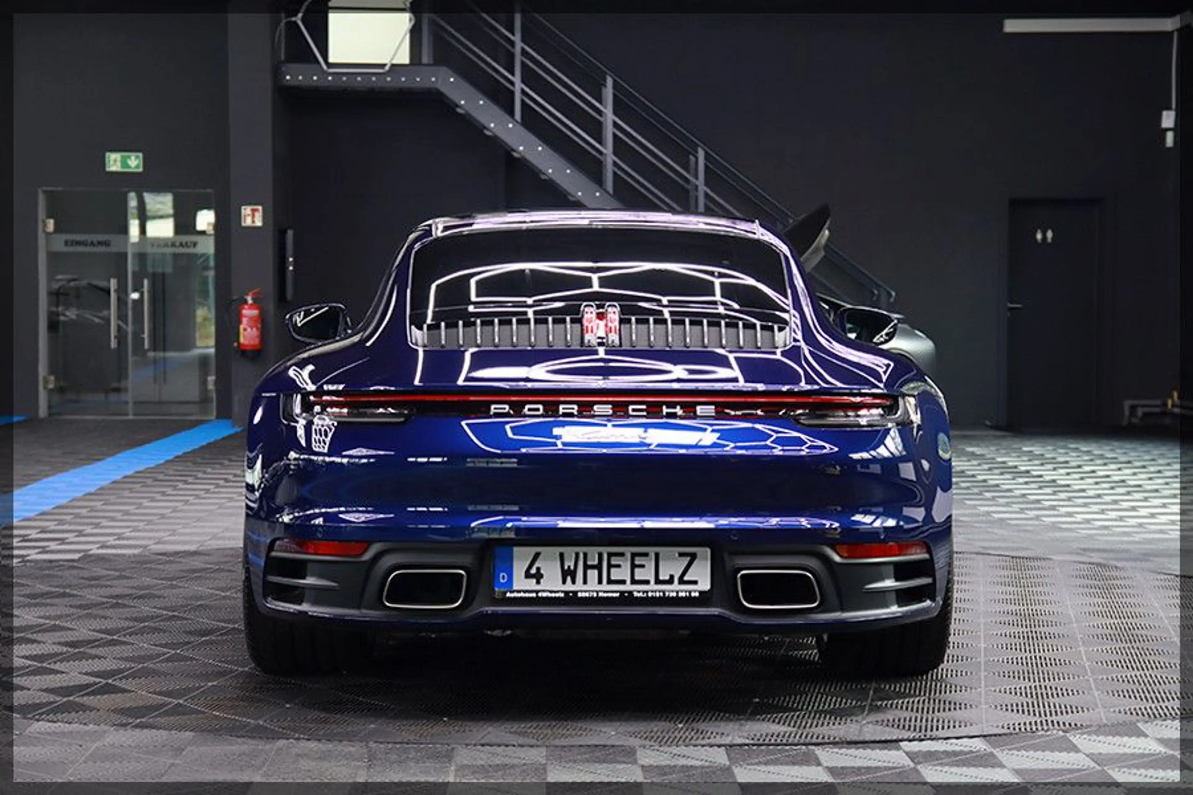 Porsche 911 992 Carrera PANO / CAM / NAVI — photo 4