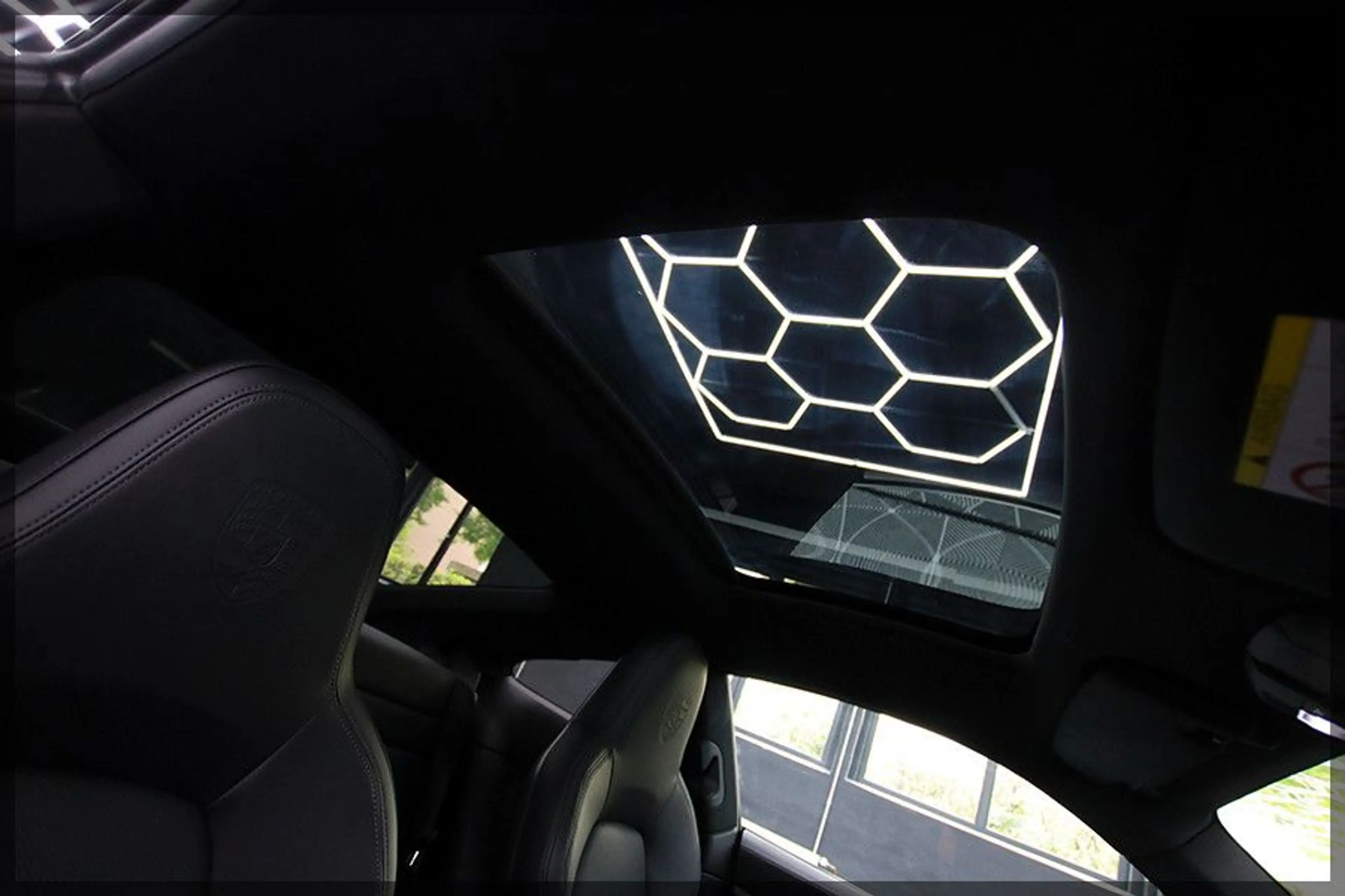 Porsche 911 992 Carrera PANO / CAM / NAVI — photo 15