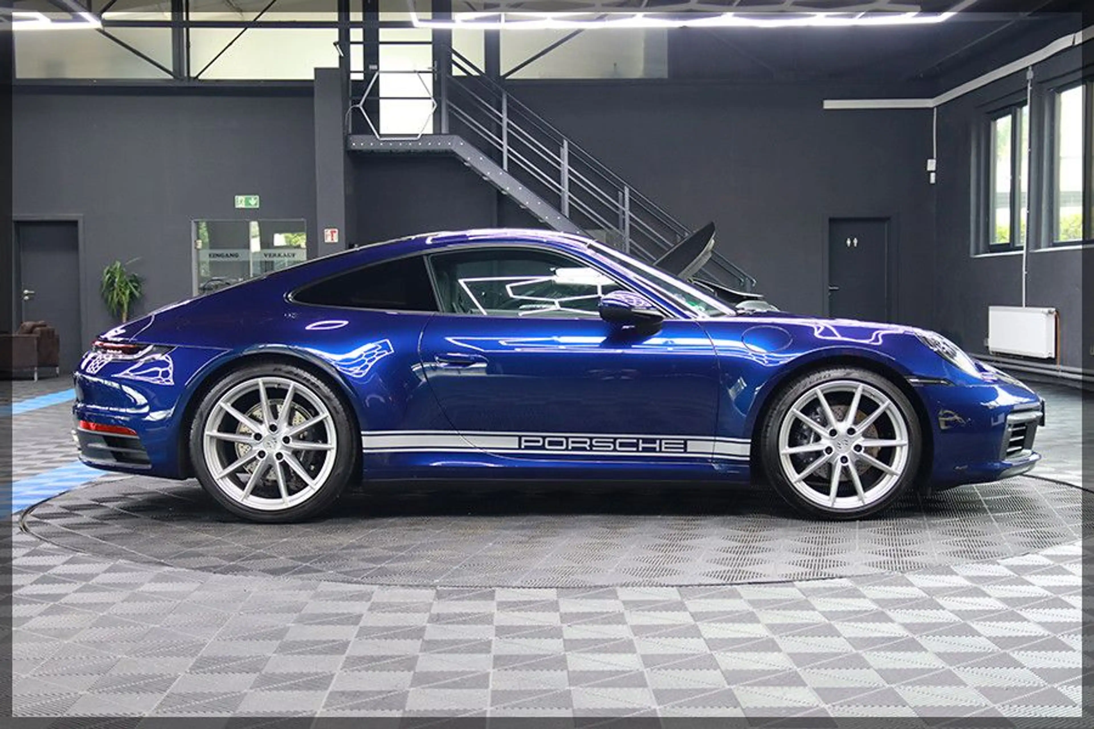 Porsche 911 992 Carrera PANO / CAM / NAVI — photo 7