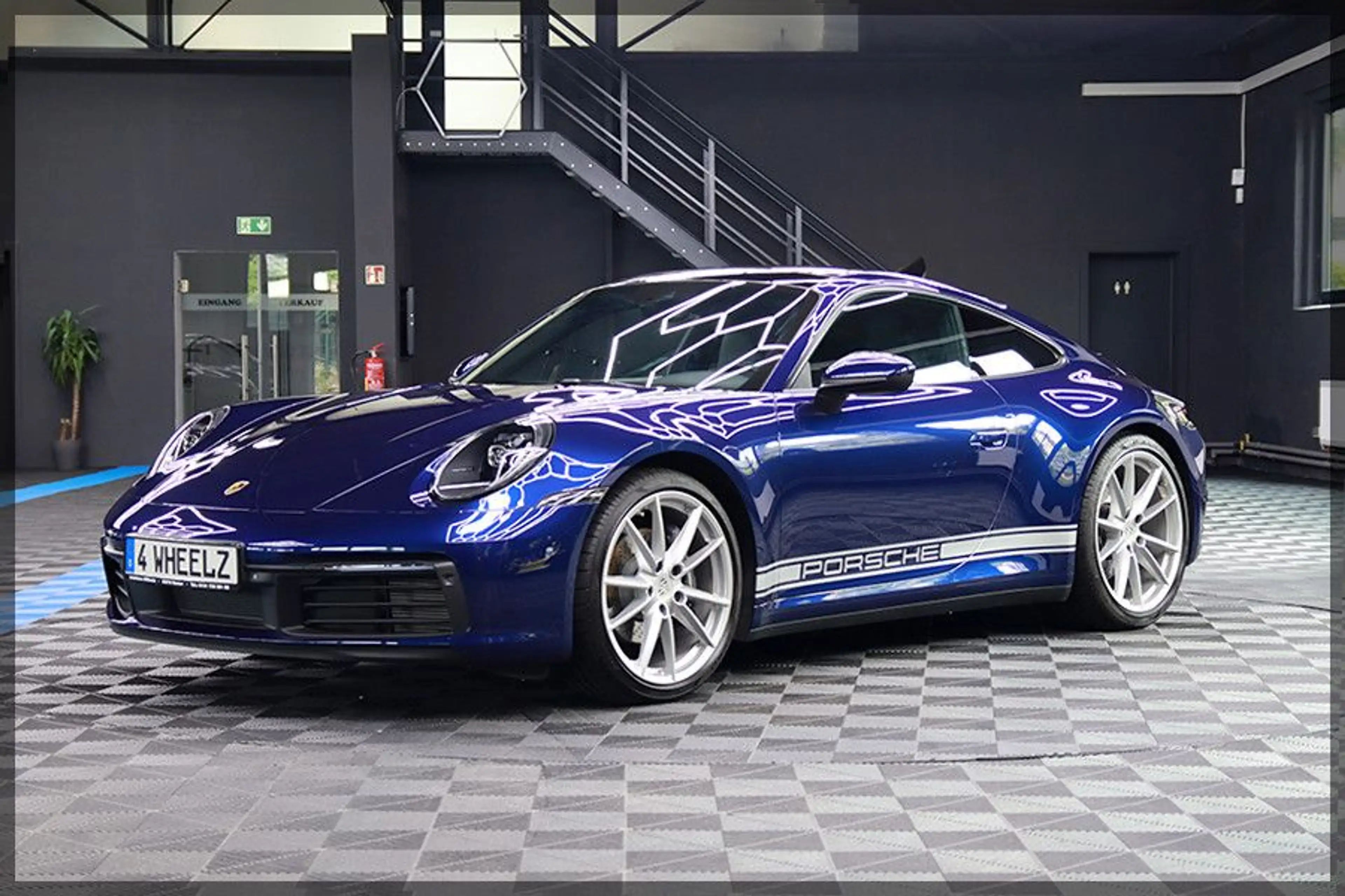 Porsche 911 992 Carrera PANO / CAM / NAVI — photo 2