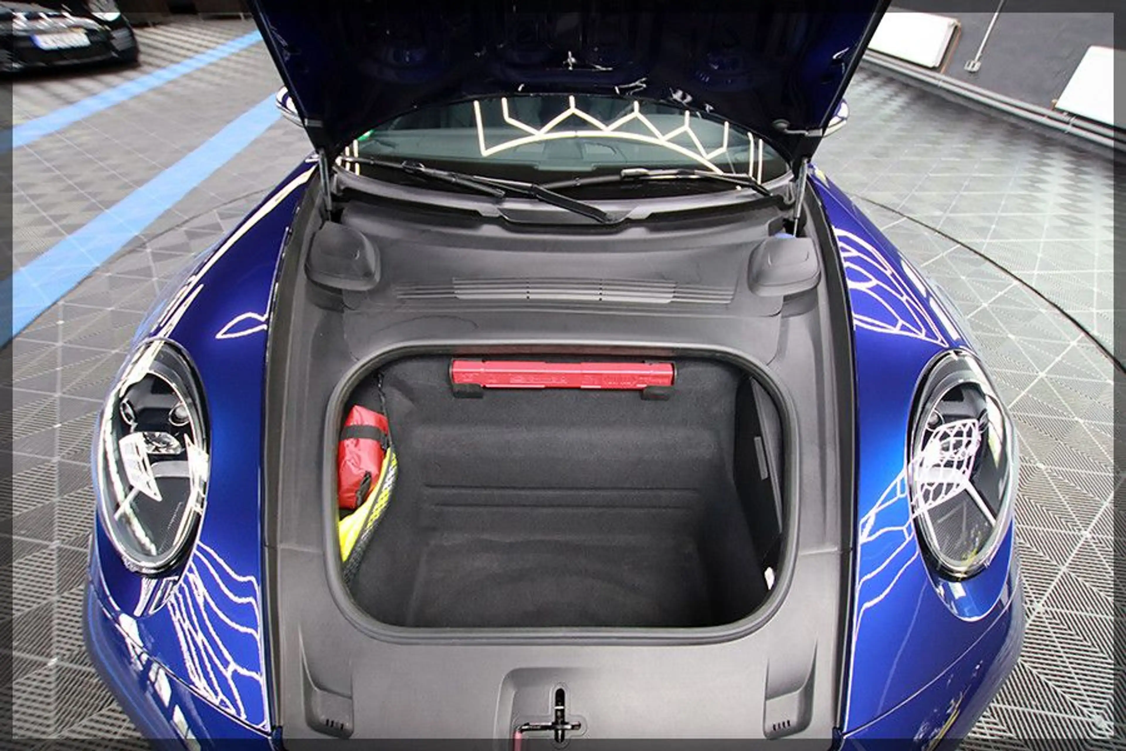 Porsche 911 992 Carrera PANO / CAM / NAVI — photo 11