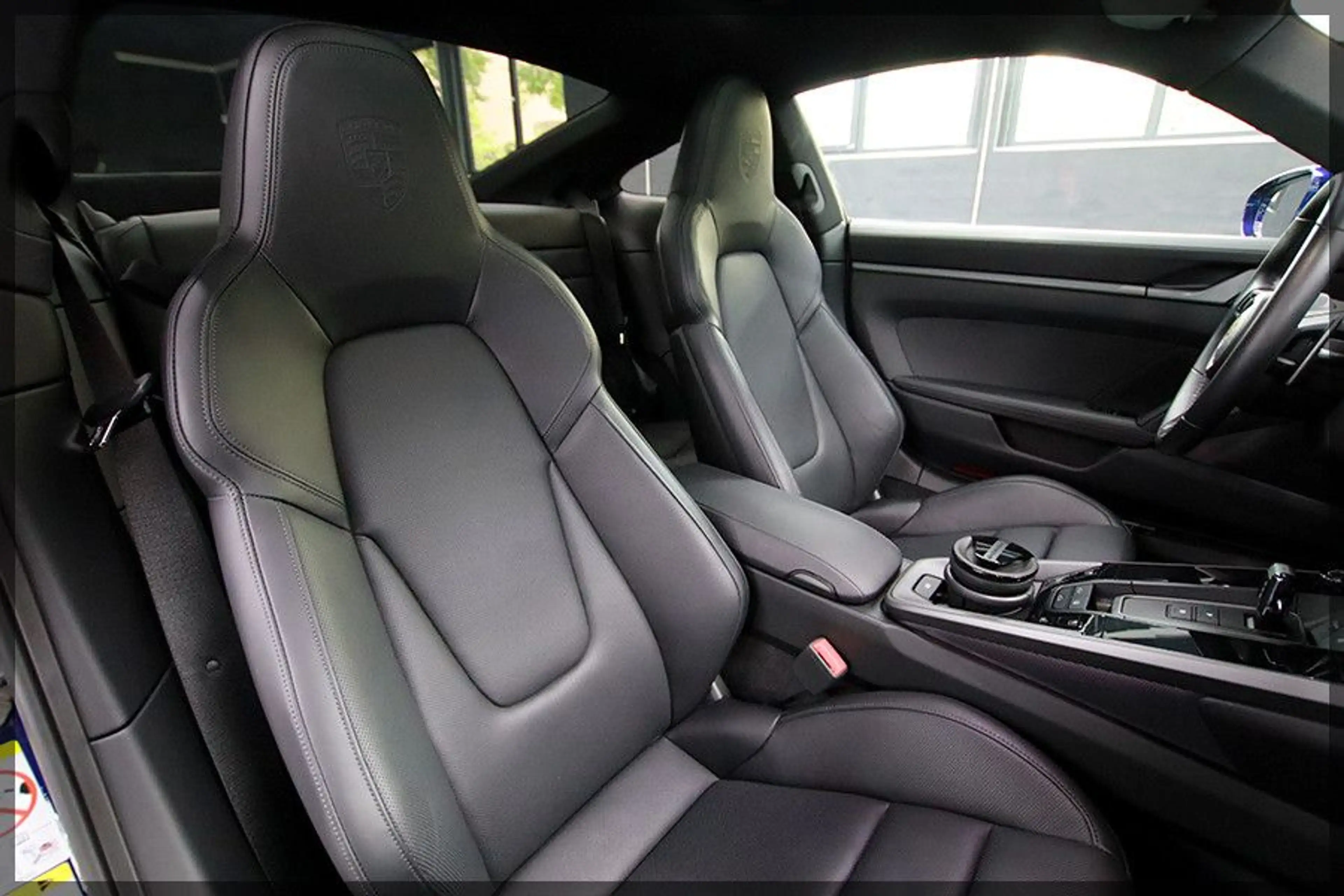 Porsche 911 992 Carrera PANO / CAM / NAVI — photo 13