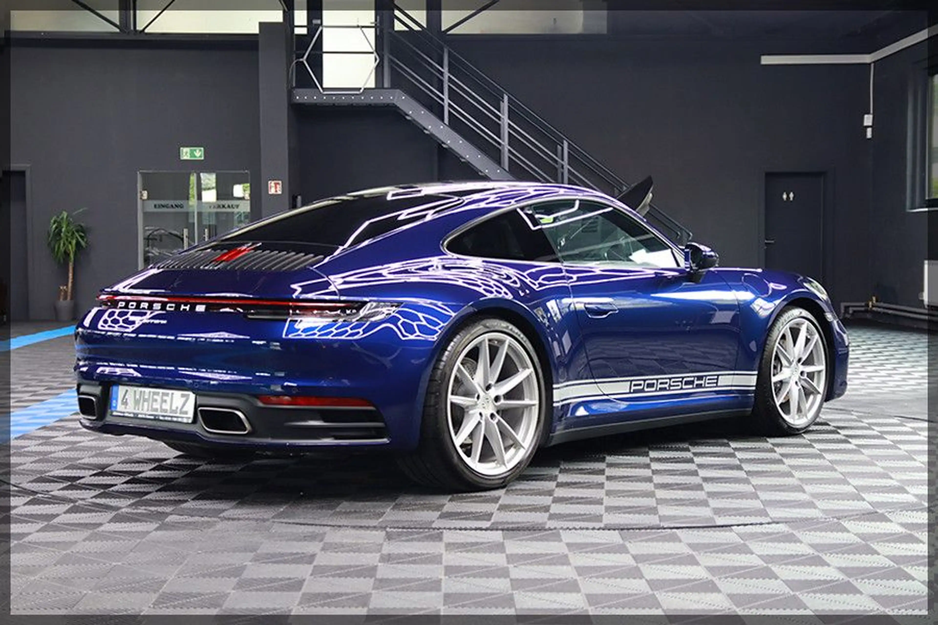 Porsche 911 992 Carrera PANO / CAM / NAVI — photo 5