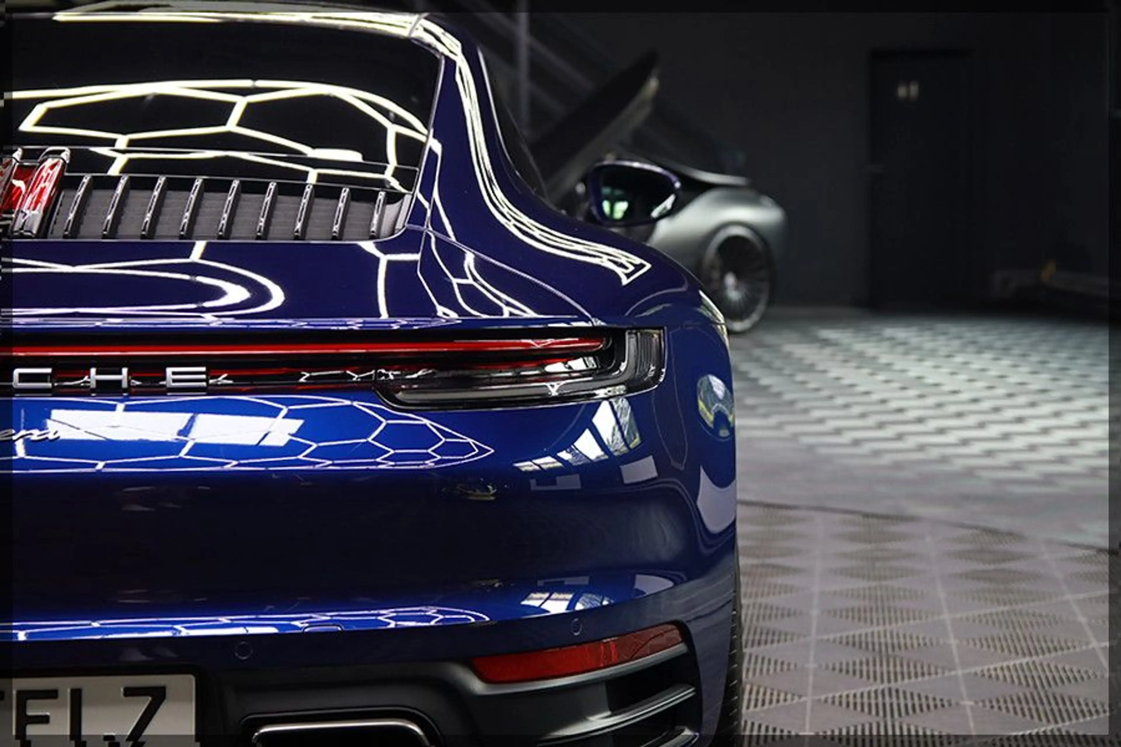 Porsche 911 992 Carrera PANO / CAM / NAVI — photo 10