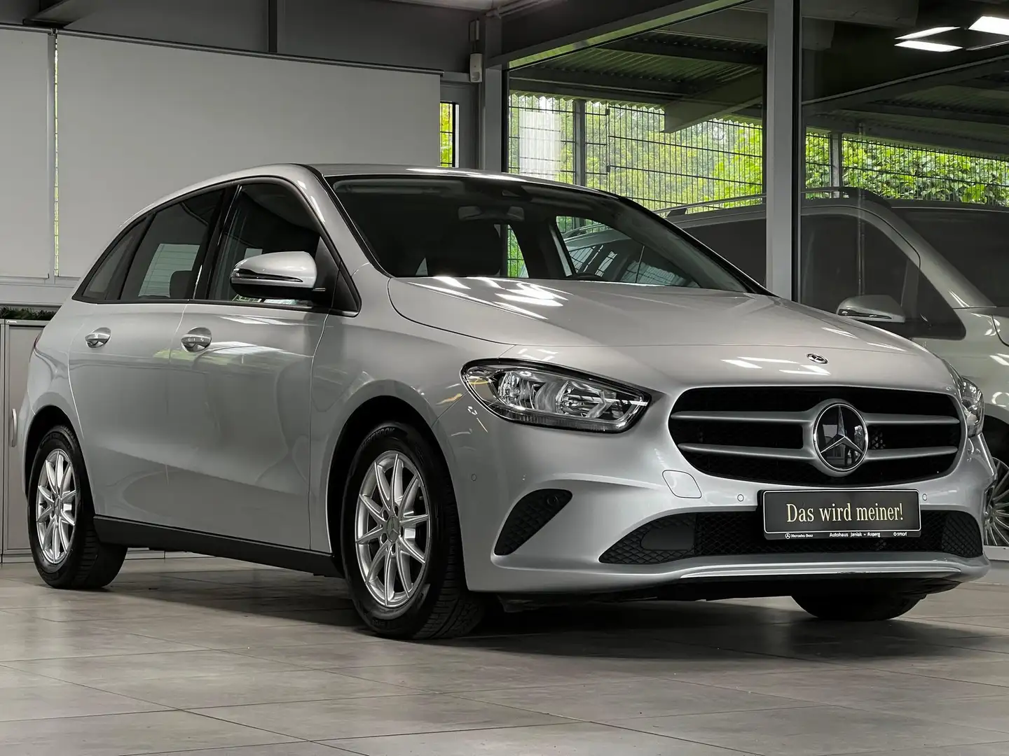 Mercedes-Benz B 180 d Automatik 8-FACH+NAVIGATION+MBUX+PDC+SHZ+ Silber - 2