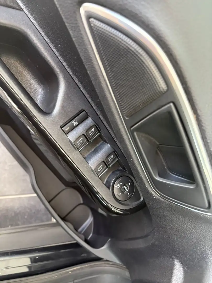 Ford B-Max B-Max 1.0 100CV Ecoboost Titanium Fekete - 2