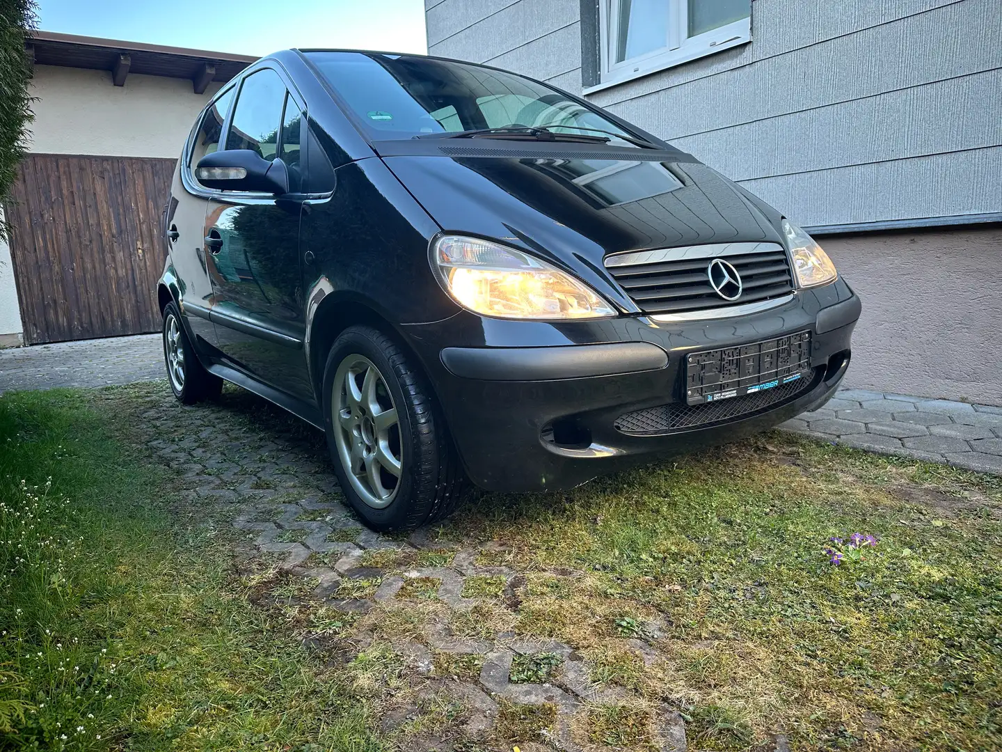 Mercedes-Benz A 160 Elegance Automatik TÜV 2027 Noir - 2