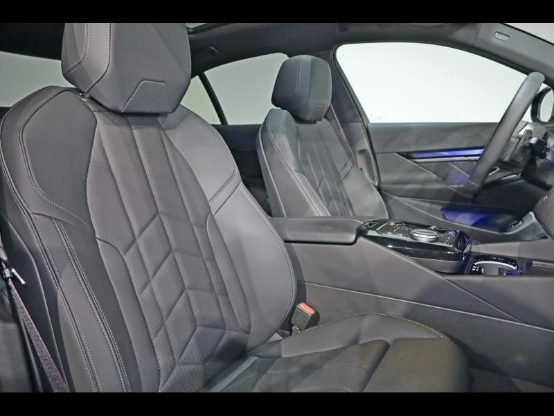 BMW 530 e Berline Kit M Sport — photo 11