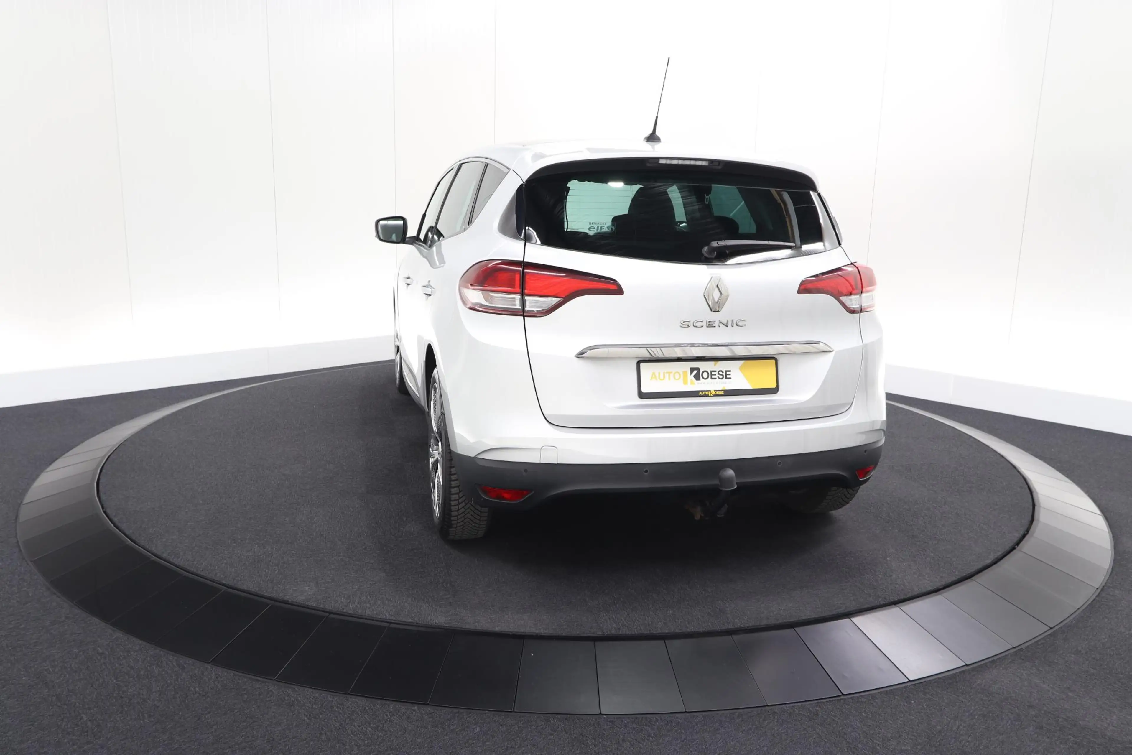 Renault Scenic TCe 140 Intens | Trekhaak | Camera | Panoramadak | — photo 11