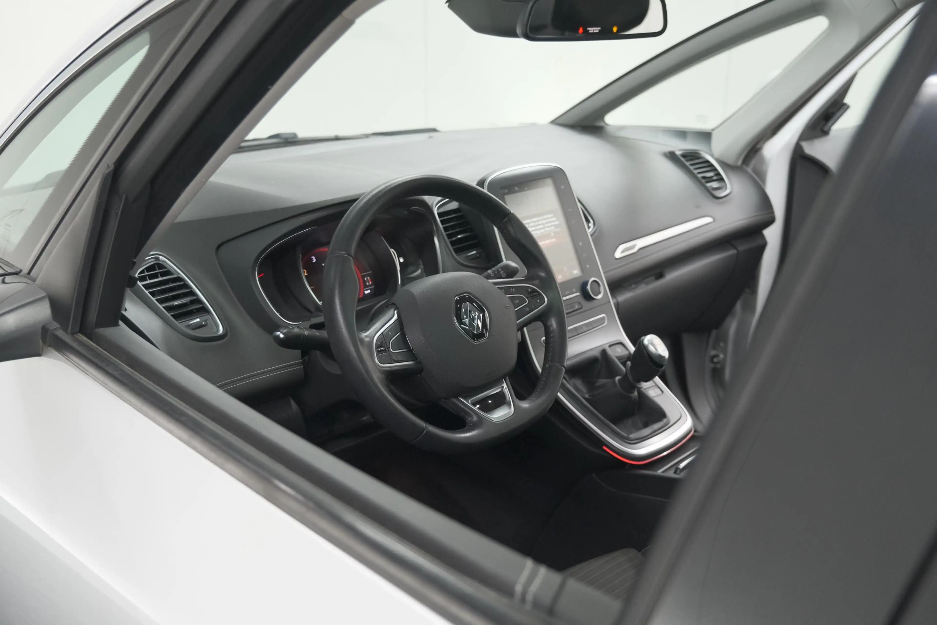 Renault Scenic TCe 140 Intens | Trekhaak | Camera | Panoramadak | — photo 2