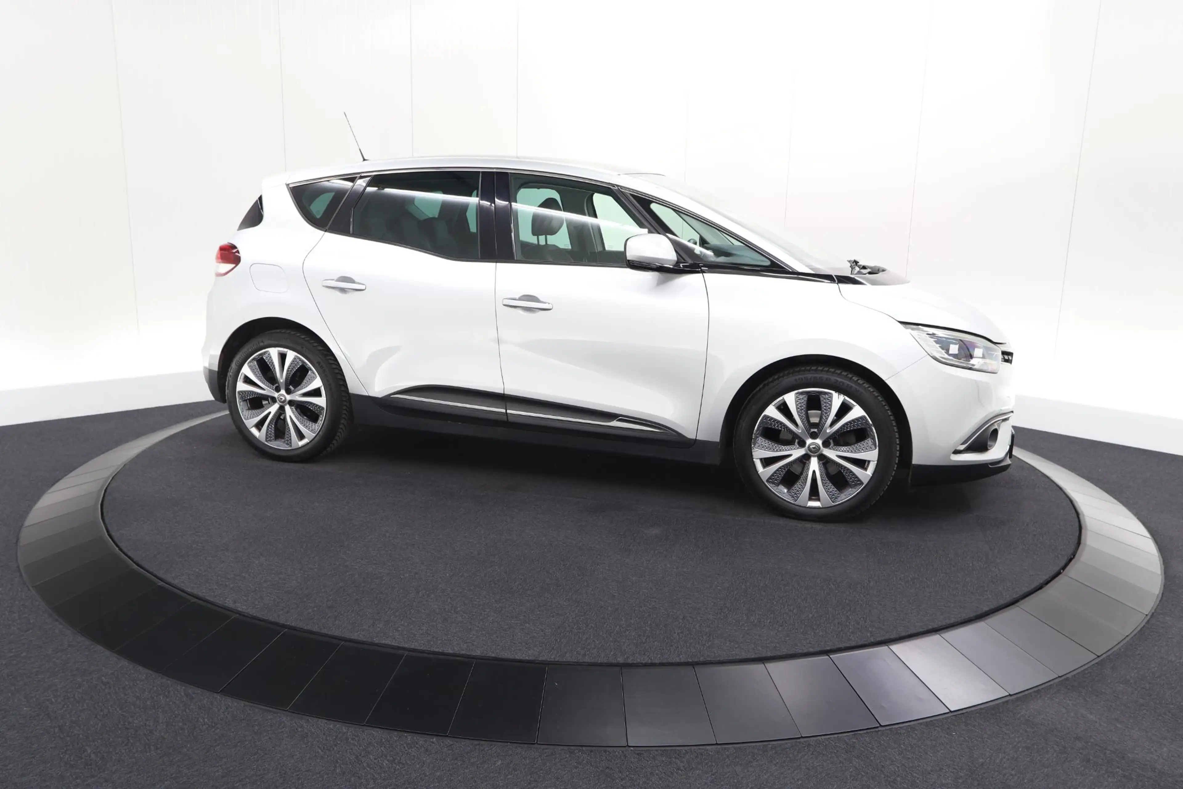 Renault Scenic TCe 140 Intens | Trekhaak | Camera | Panoramadak | — photo 7