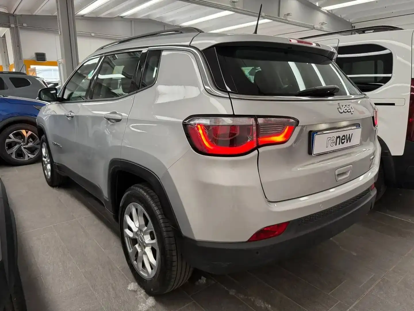 Jeep Compass 1.6 mjt Longitude 2wd120cv Navi/Cruise/Retrocamera Plateado - 2
