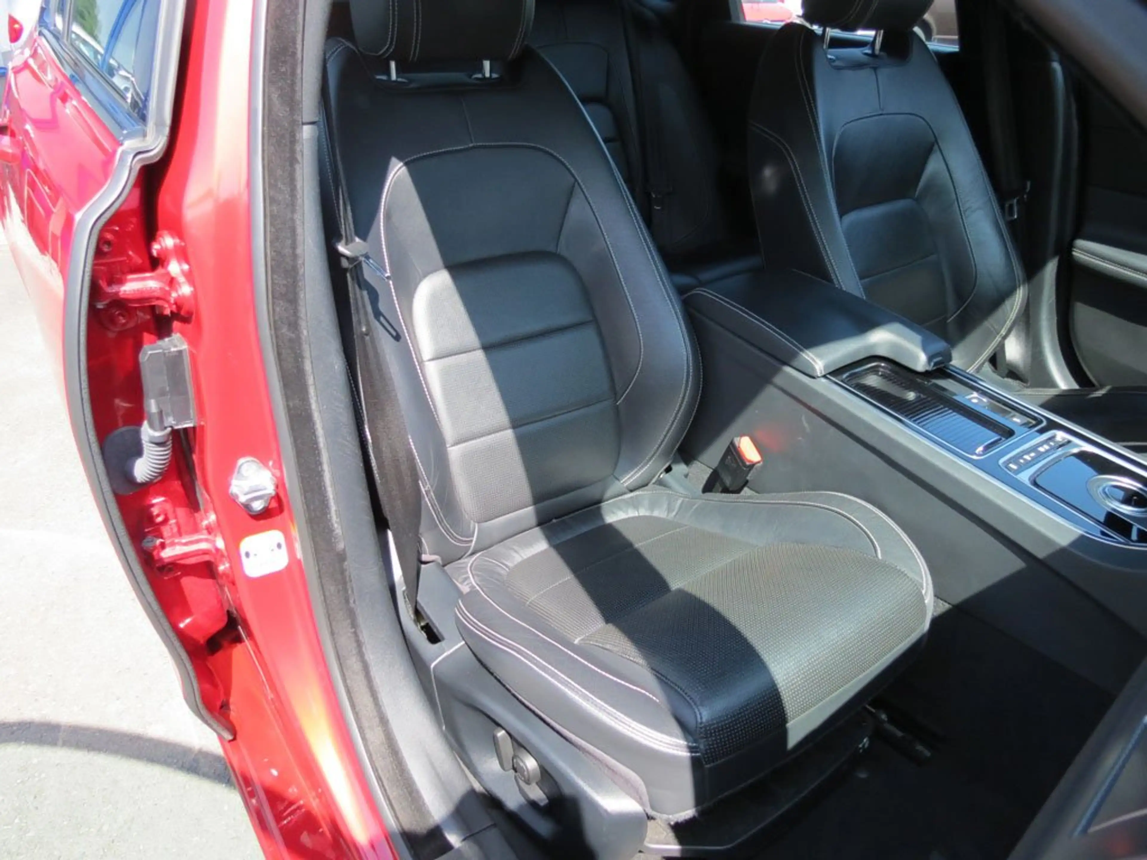Jaguar XF R-Sport Leder Xenon Kamera 20-Zoll-LMF — photo 13