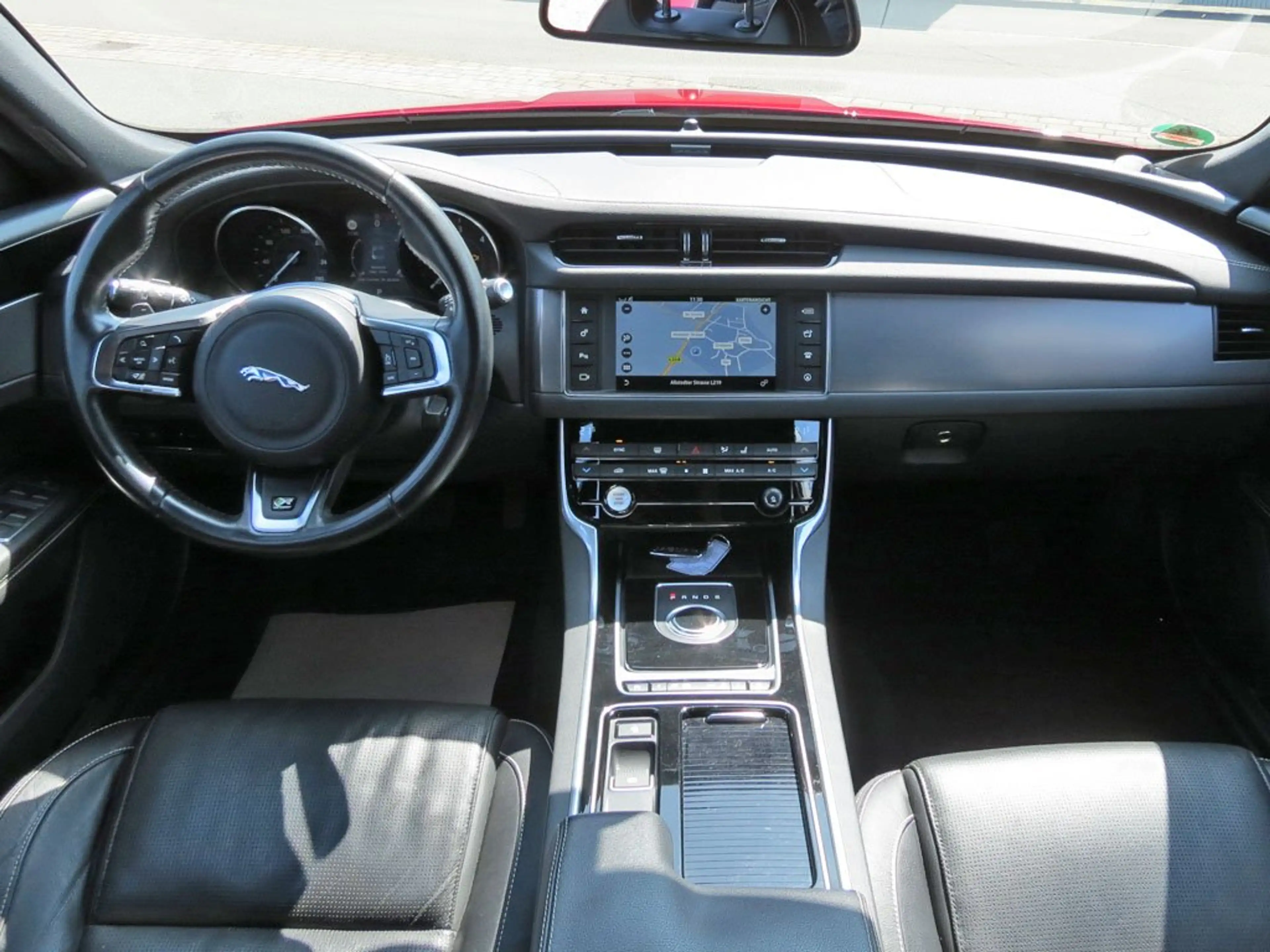 Jaguar XF R-Sport Leder Xenon Kamera 20-Zoll-LMF — photo 9