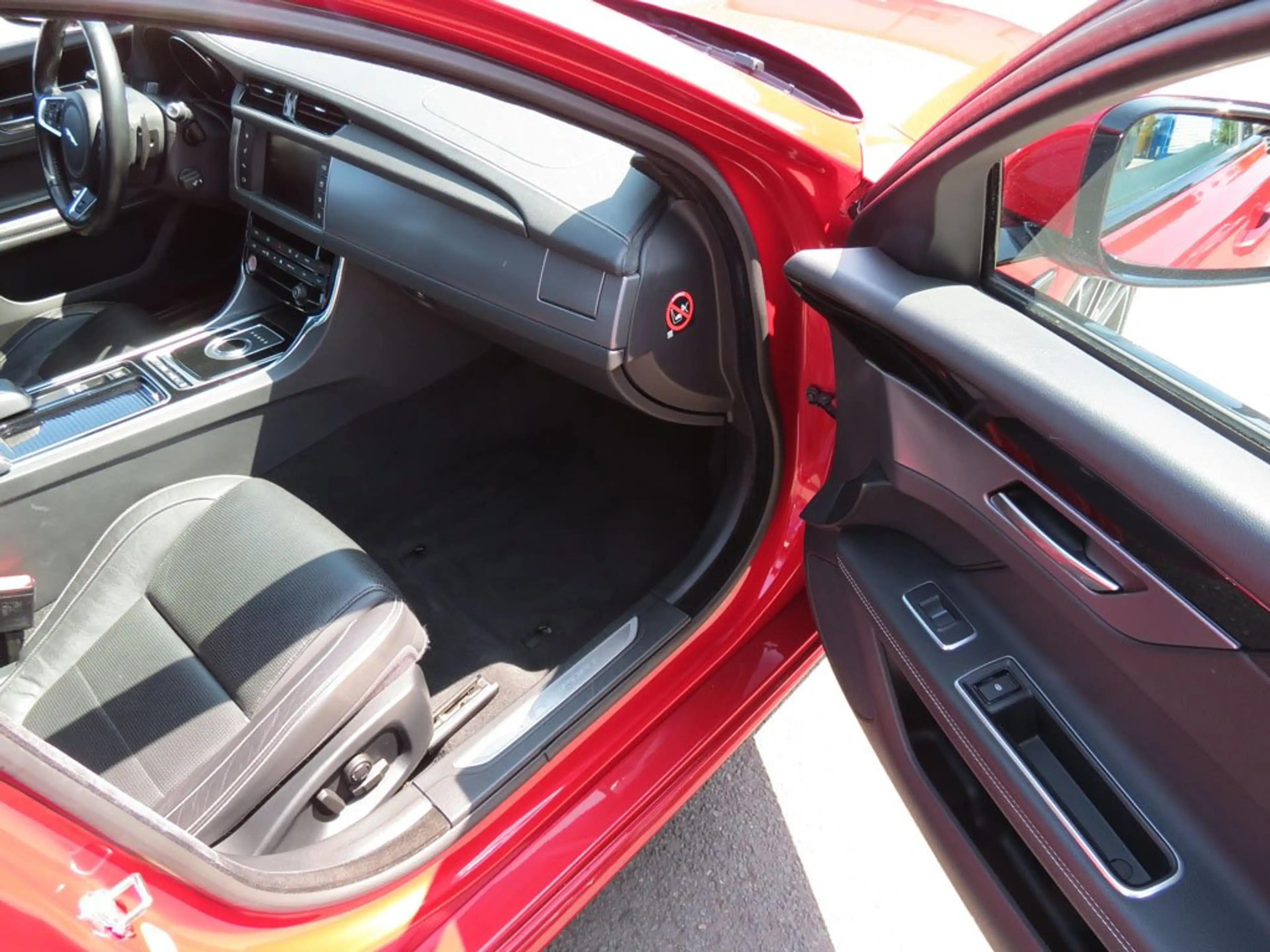 Jaguar XF R-Sport Leder Xenon Kamera 20-Zoll-LMF — photo 12