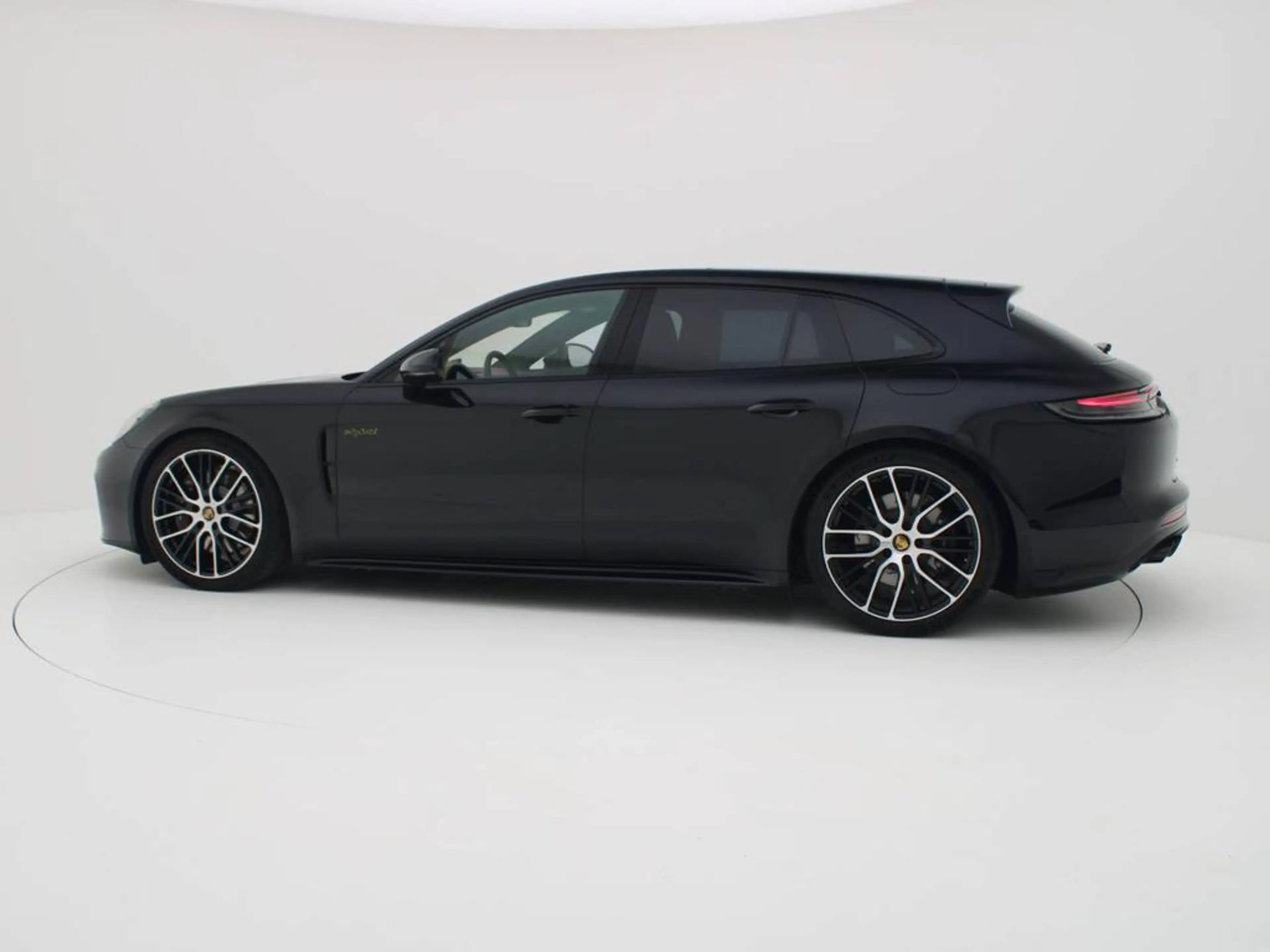 Porsche Panamera Panamera 4 E-Hybrid Sport Turismo Platinum Edition — photo 13