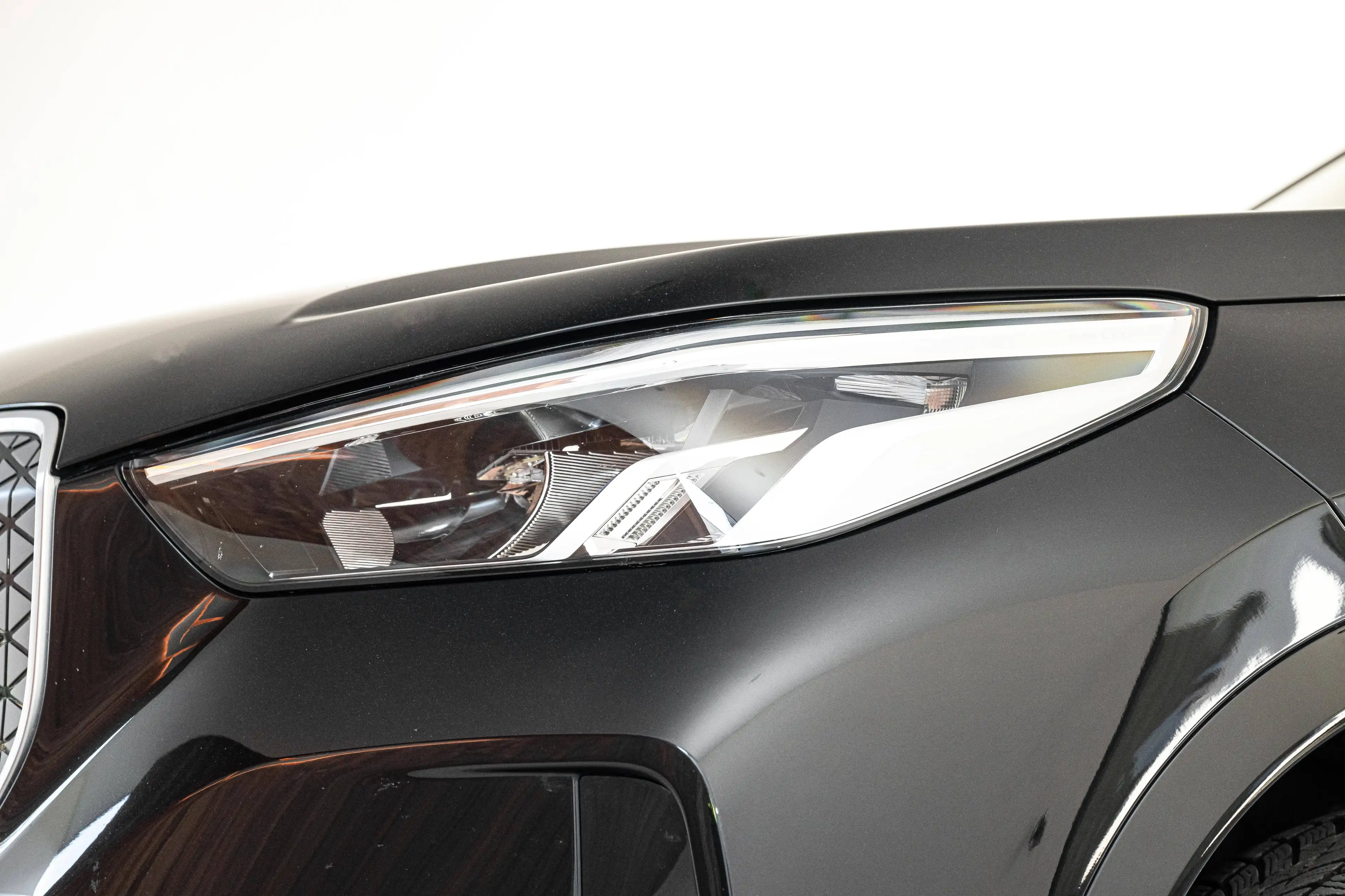 BMW iX1 xDrive 30e - M-pack — photo 13