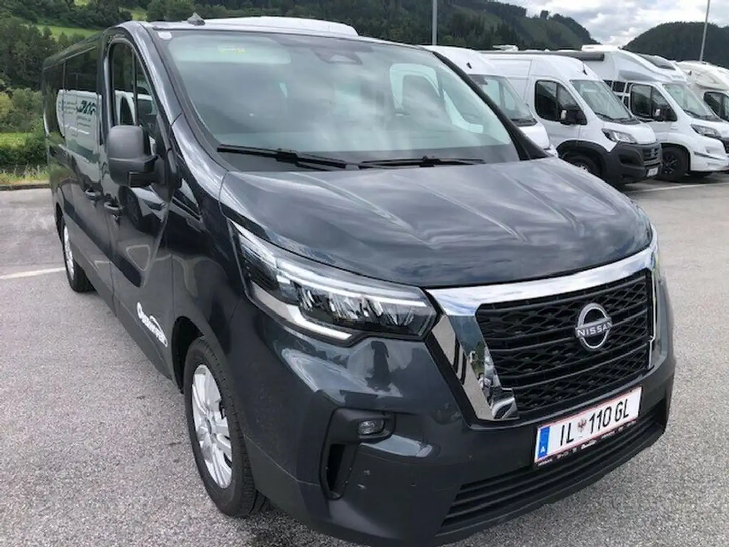 Nissan Primastar Kombi L2H1 3,0t 150 Tekna 9-Sitzer Grau - 2