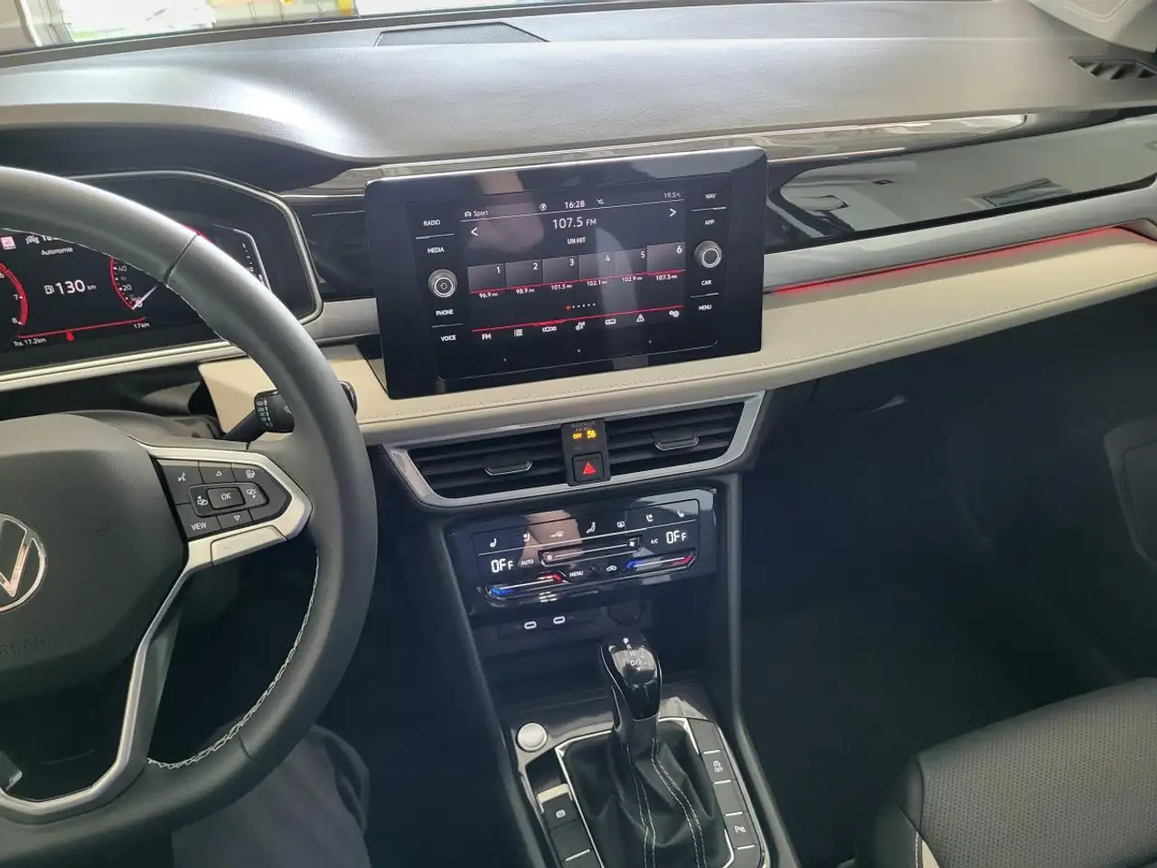 Volkswagen Taos снимка Volkswagen Taos