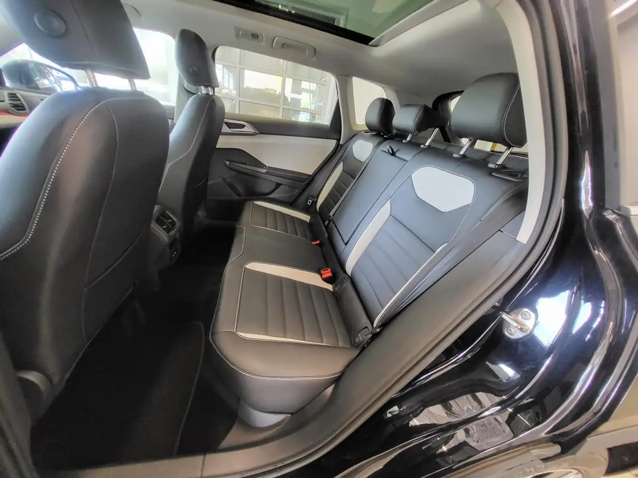 Volkswagen Taos снимка Volkswagen Taos