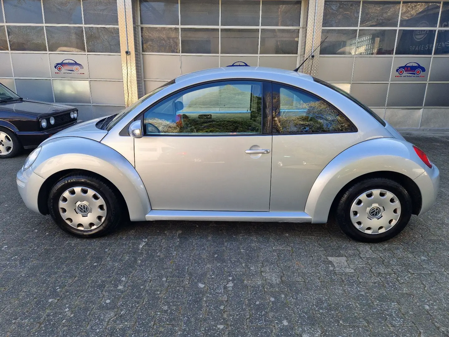 Volkswagen New Beetle Top gepfl. New Beetle Lim. 1.4 Facelift 2.Hd 8f Silber - 2